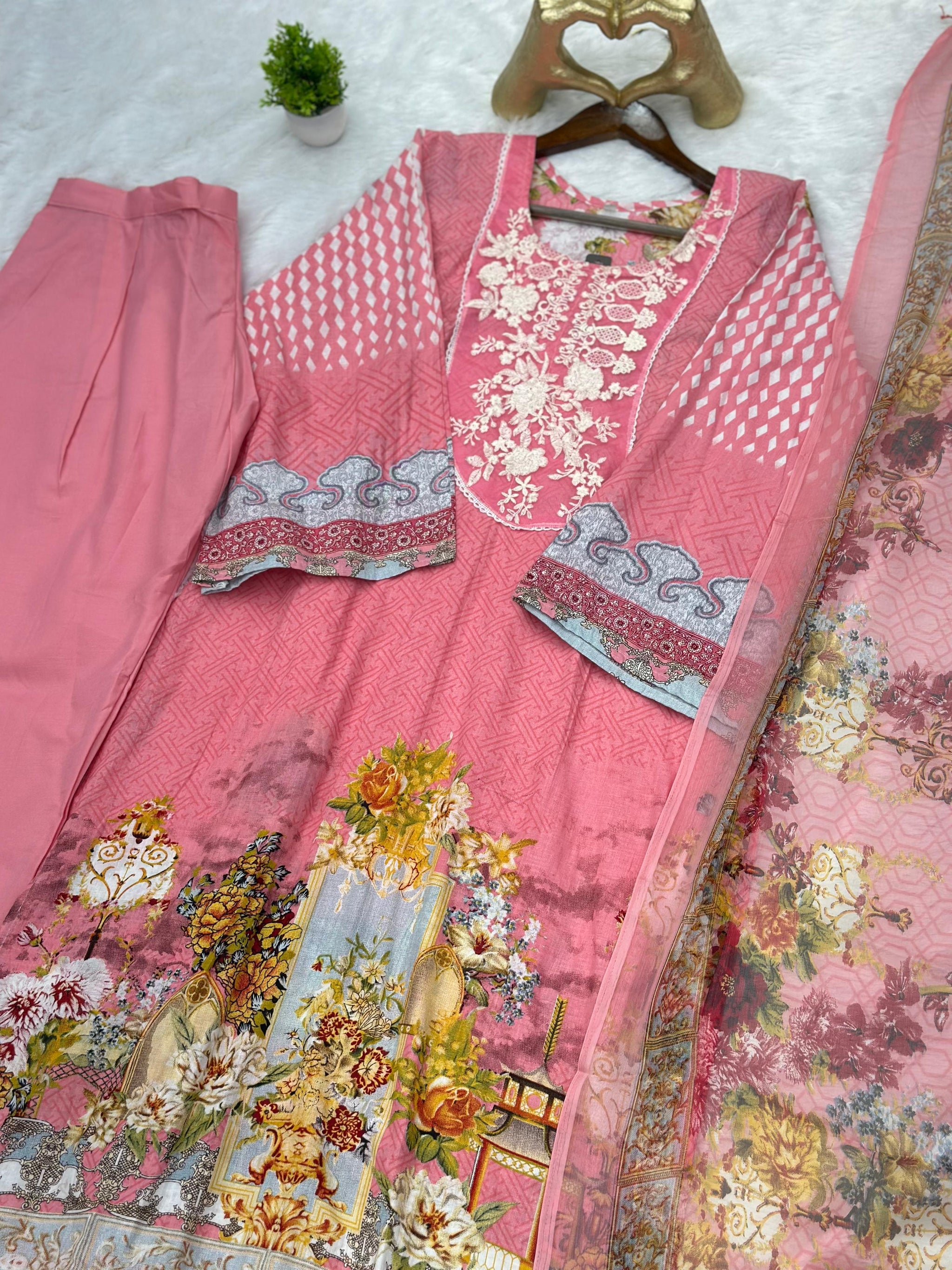 680 Pakistani Lawn Suit - Pink