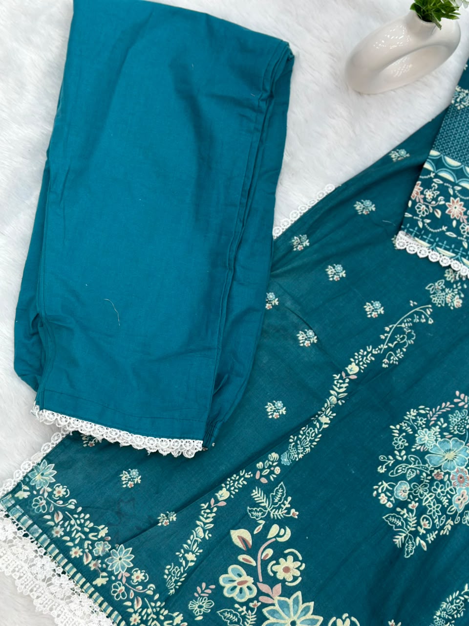 932 Pakistani Embroidered Suit