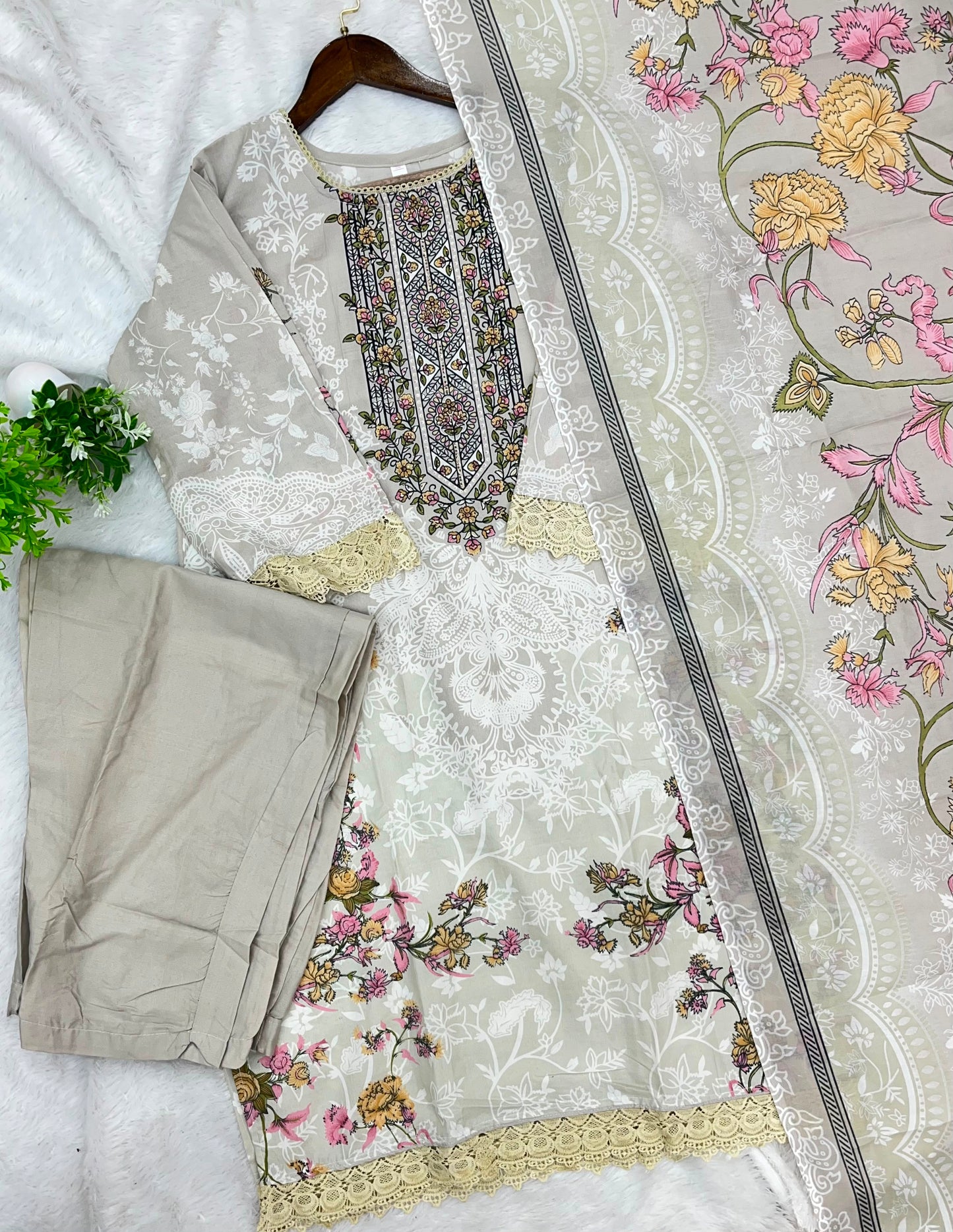 1261 Pakistani Printed Suit
