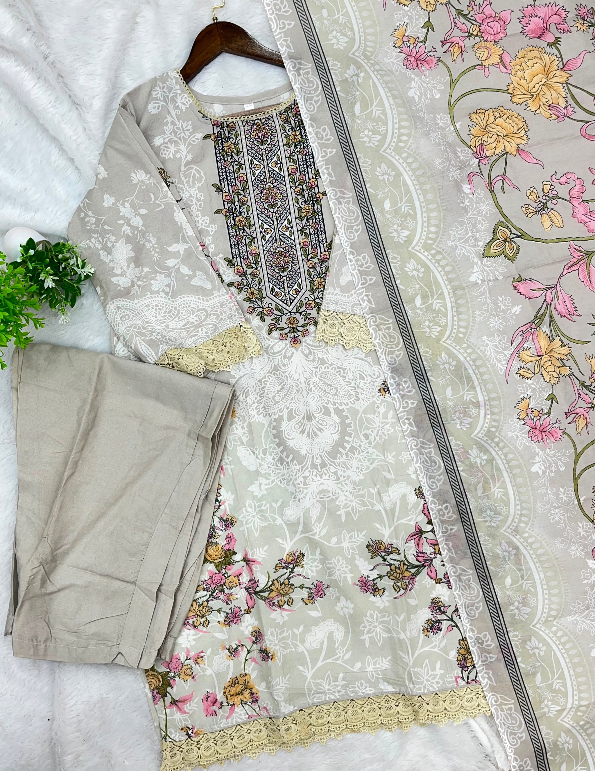 1261 Pakistani Printed Suit