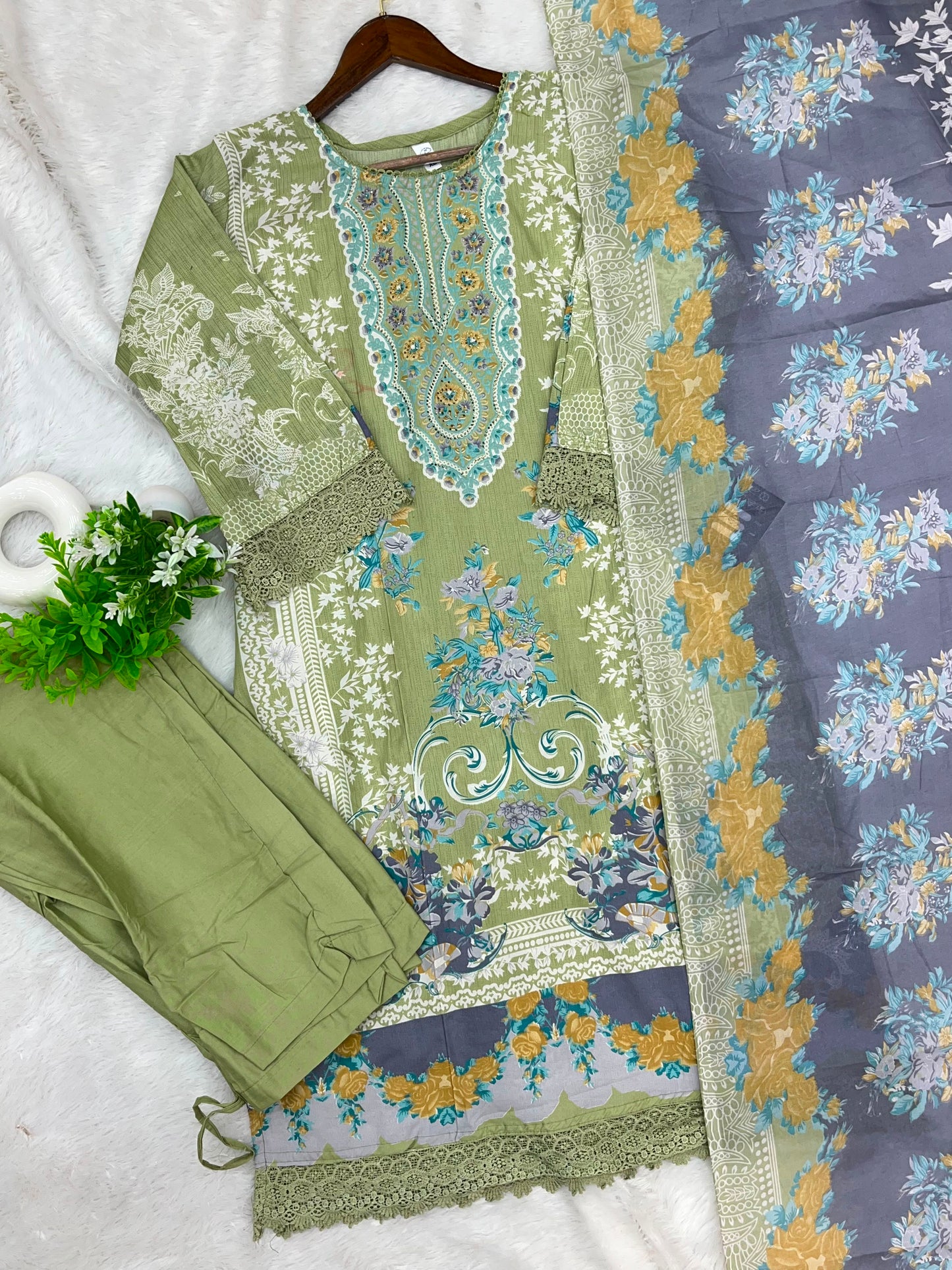 1277 Pakistani Printed Suit