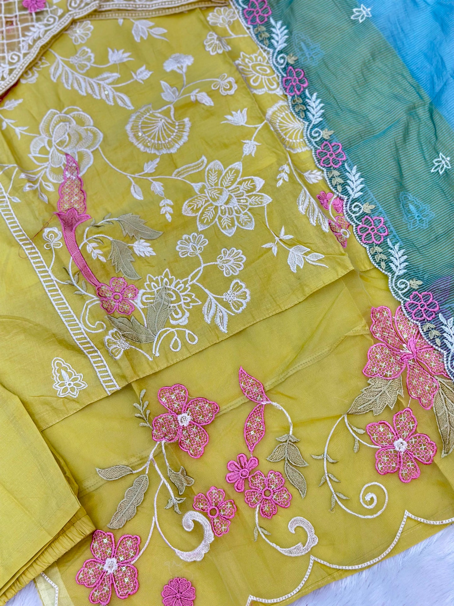 712 Pakistani Heavy Lawn Suit