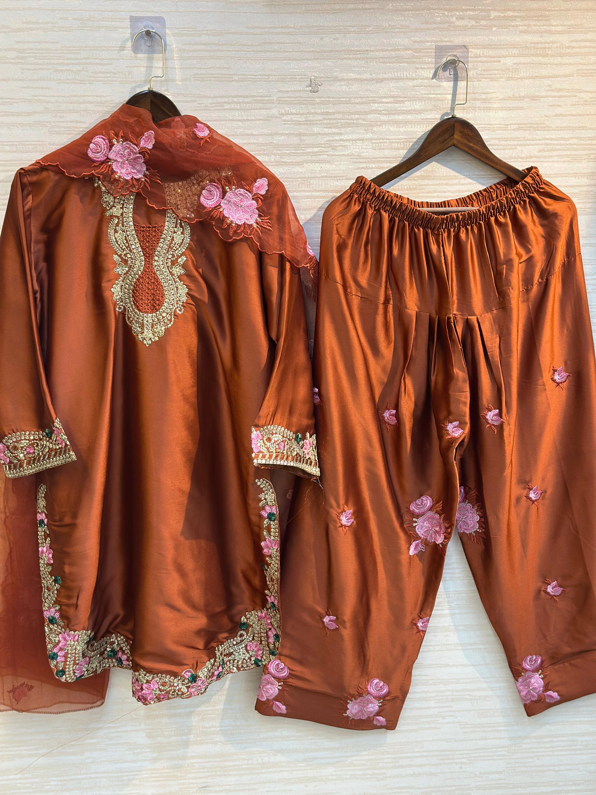 547 Pakistani Farshi Cordset