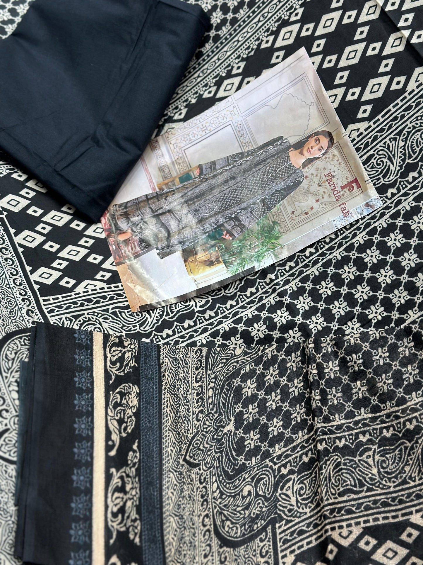 476 Pakistani Unstitched Suit