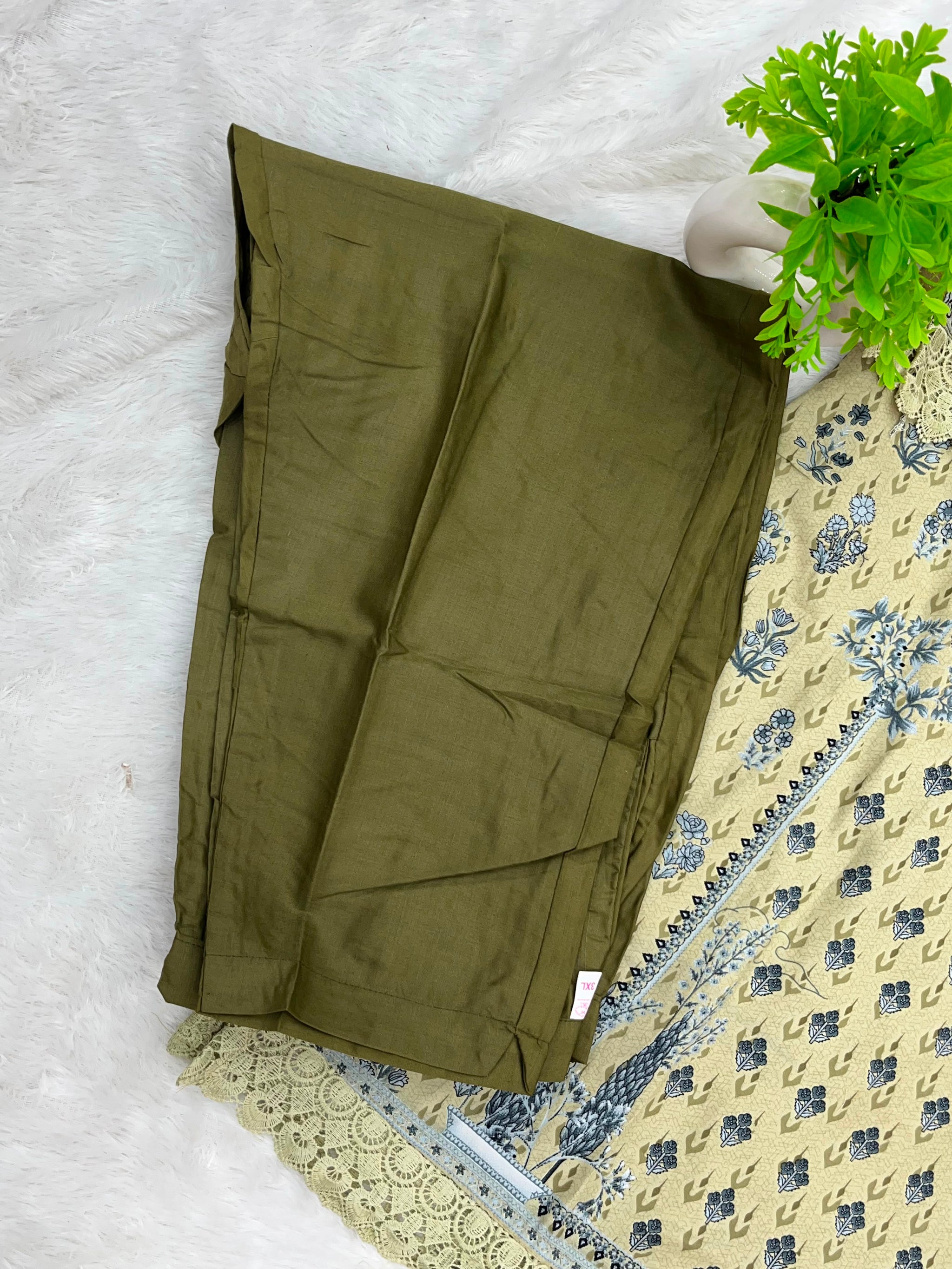 1224 Pakistani Embroidered Suit