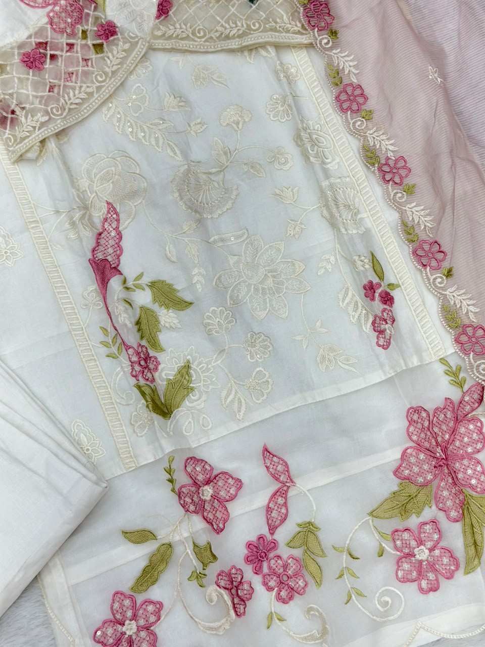 710 Pakistani Heavy Lawn Suit