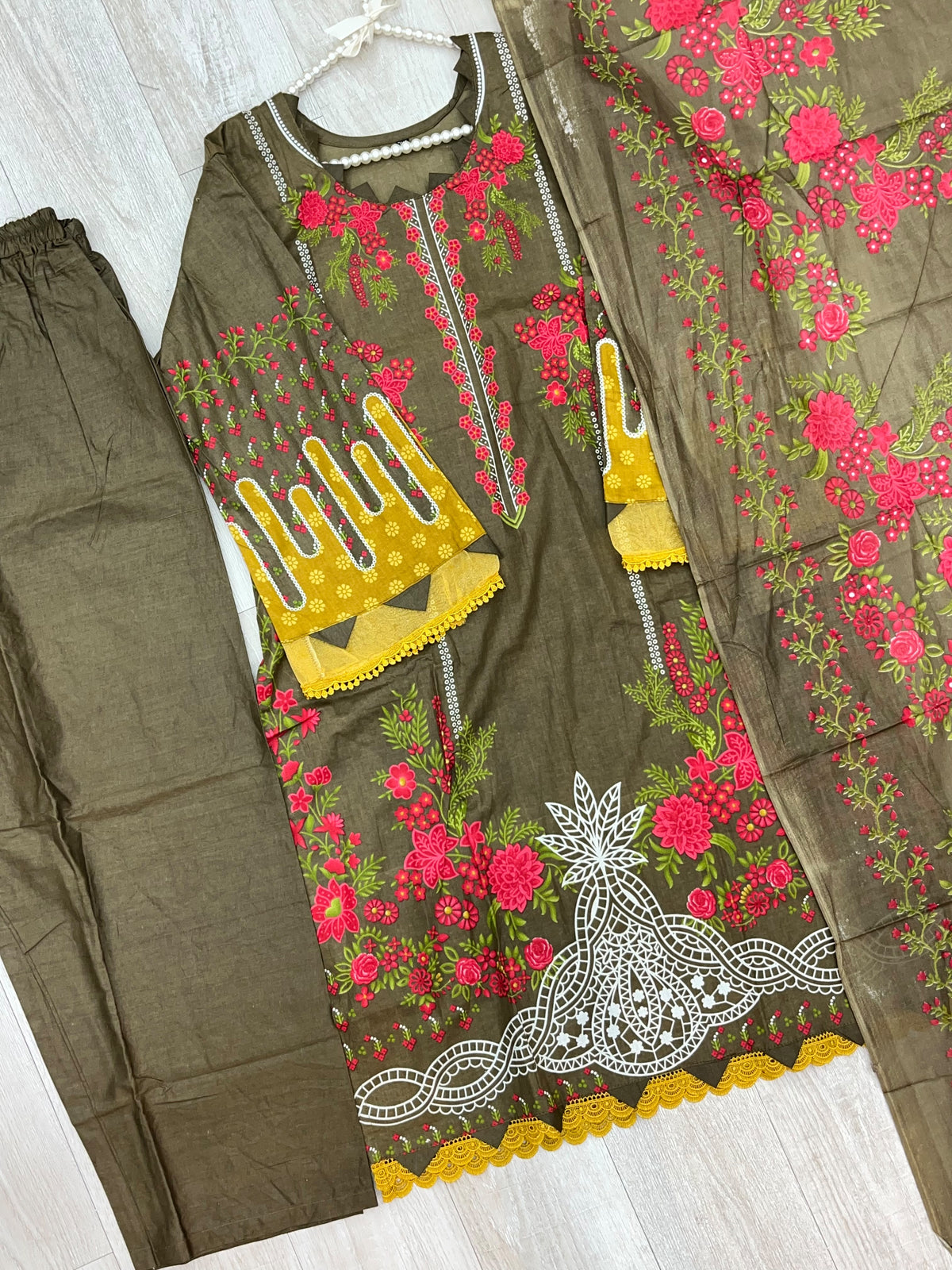 1507 Pakistani Embroidered Suit