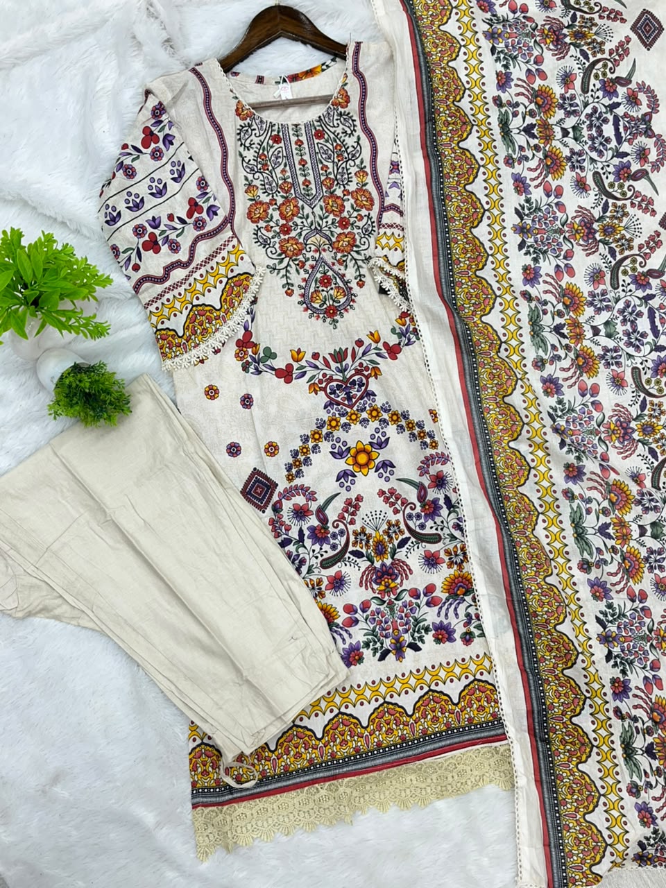 1220 Pakistani Embroidered Suit