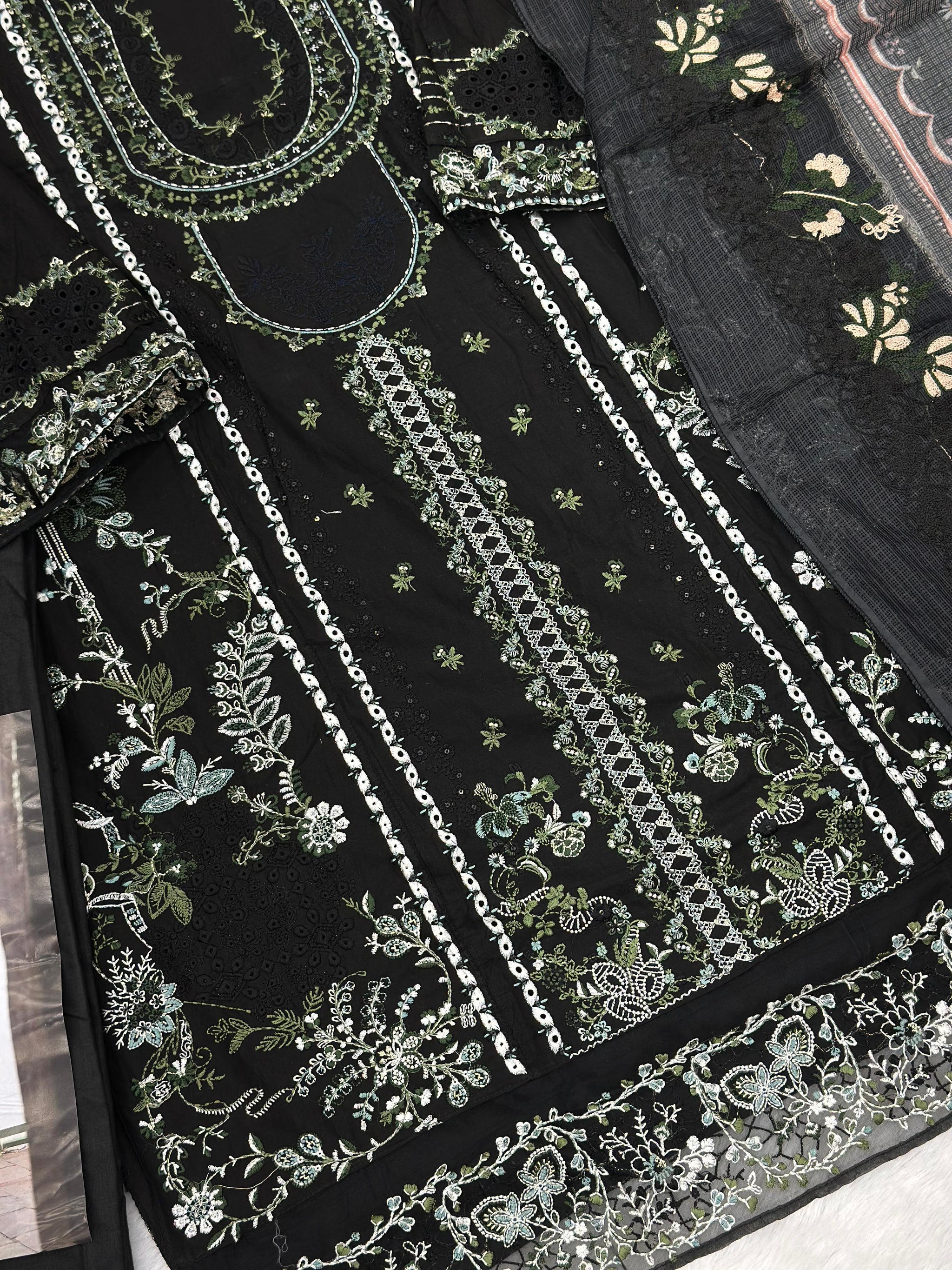 846 Elaf Pakistani Unstitched Lawn Suit
