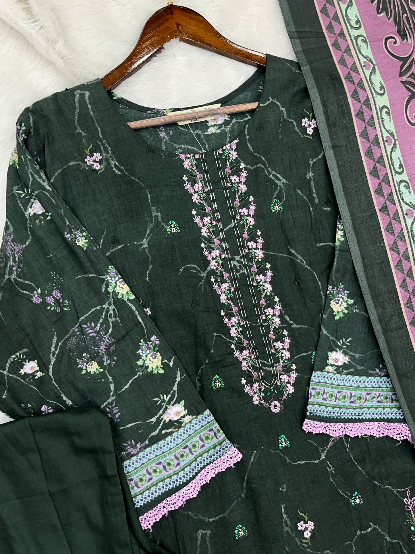 1335 Pakistani Lawn Suit