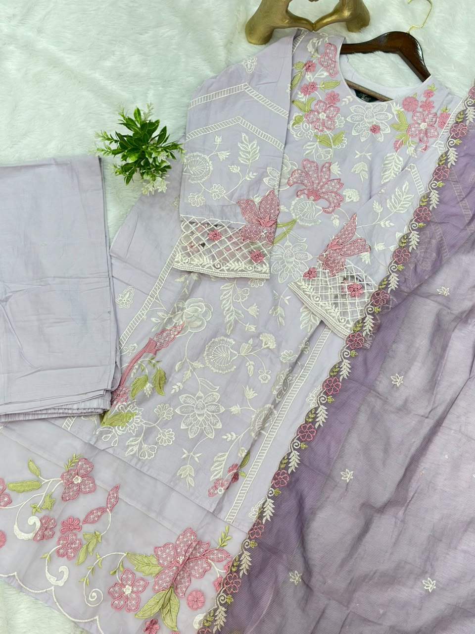 709 Pakistani Heavy Lawn Suit