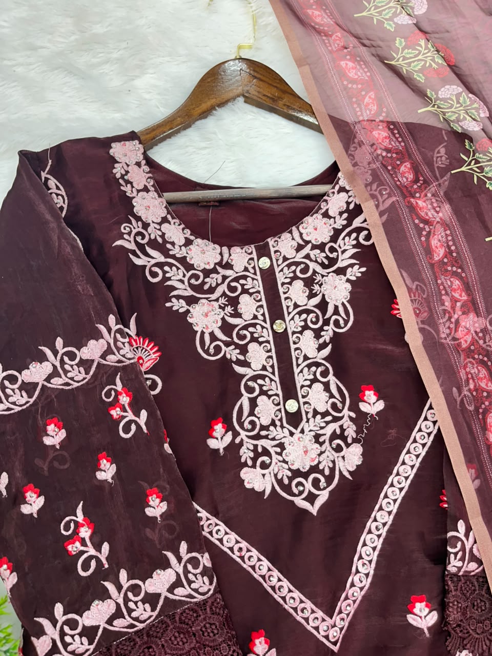 1149 Premium Pakistani Partywear