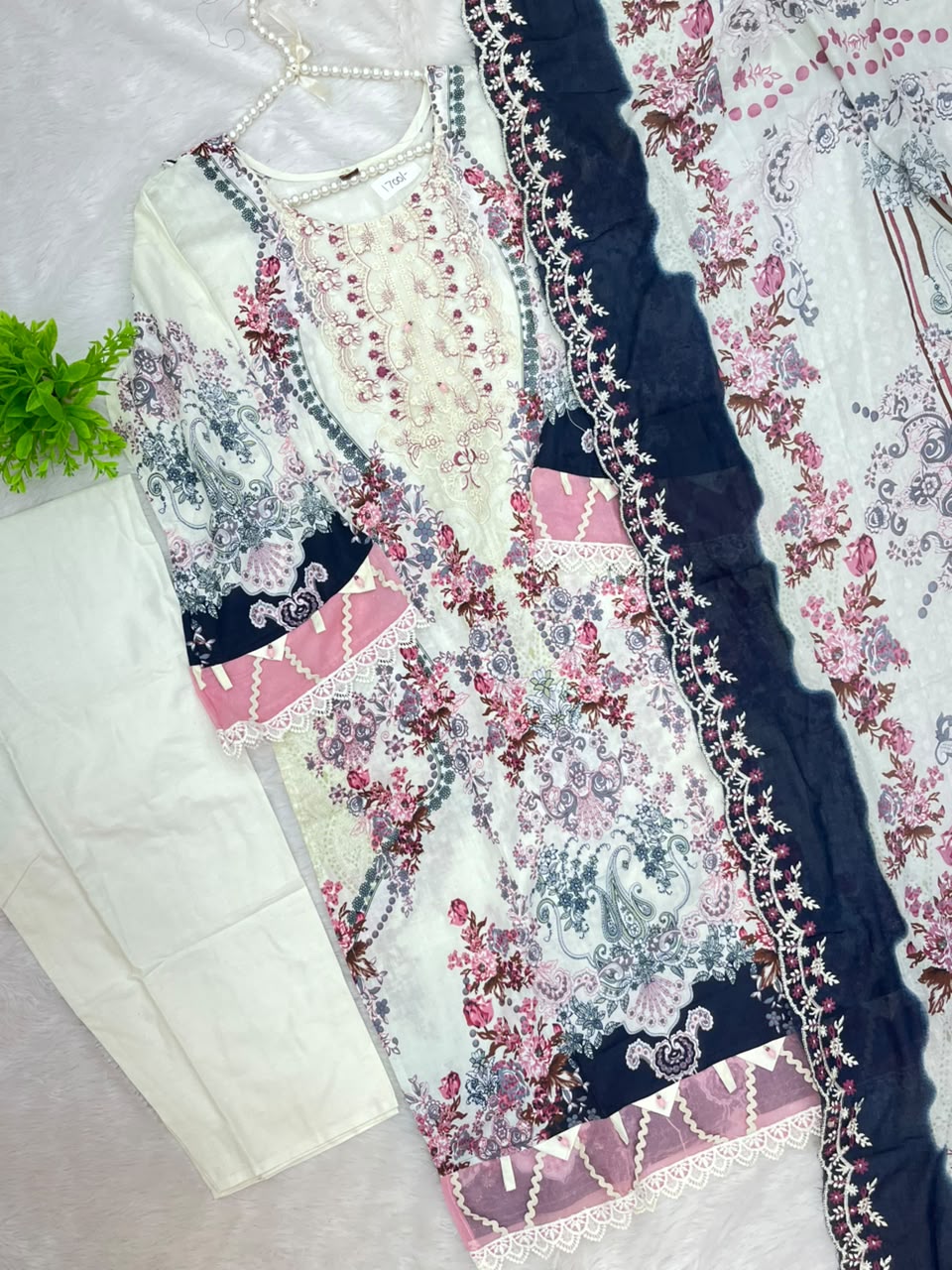 1498 Pakistani Heavy Lawn Suit - 4