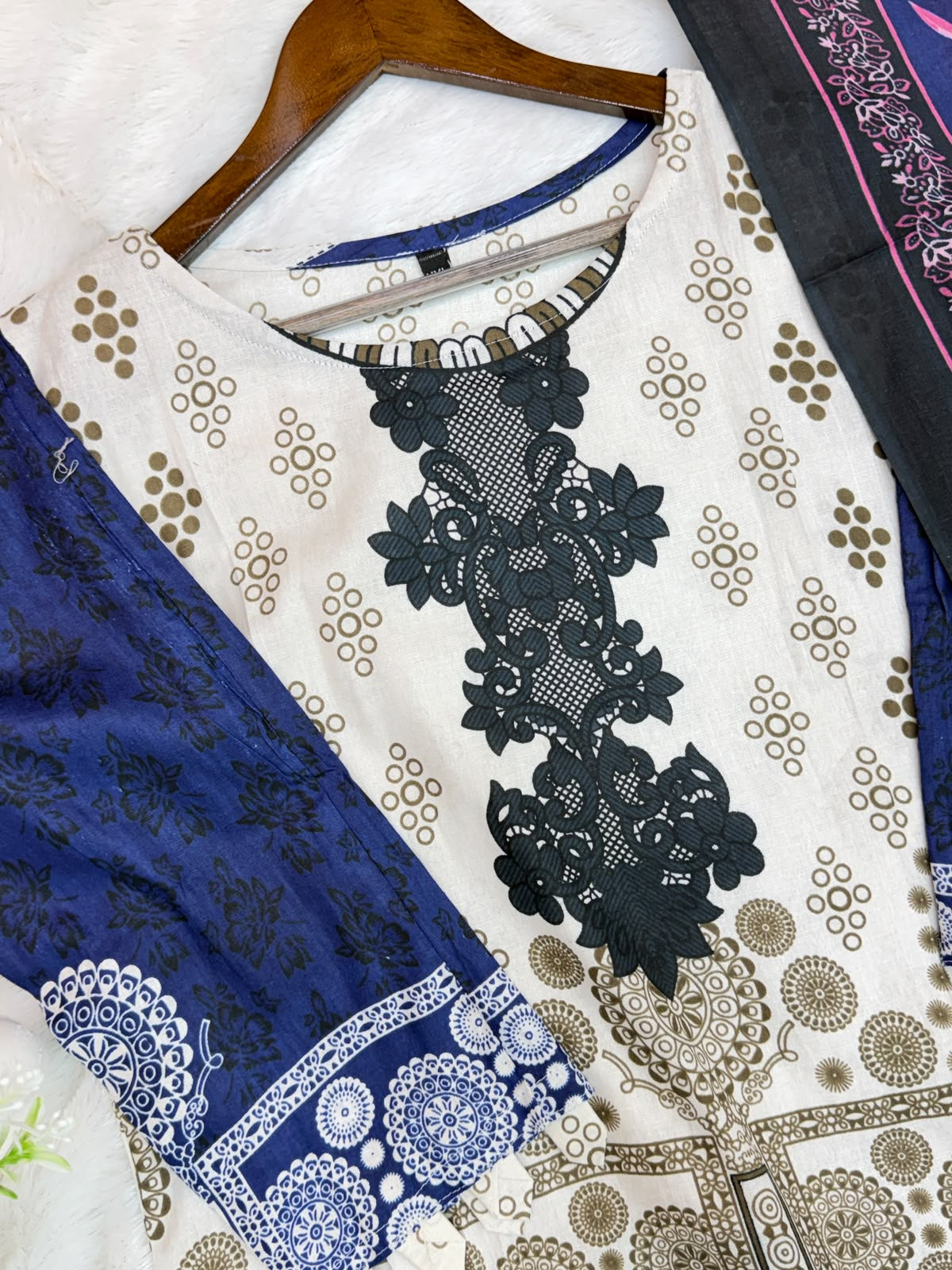 1450 Pakistani Embroidered Suit - Cream