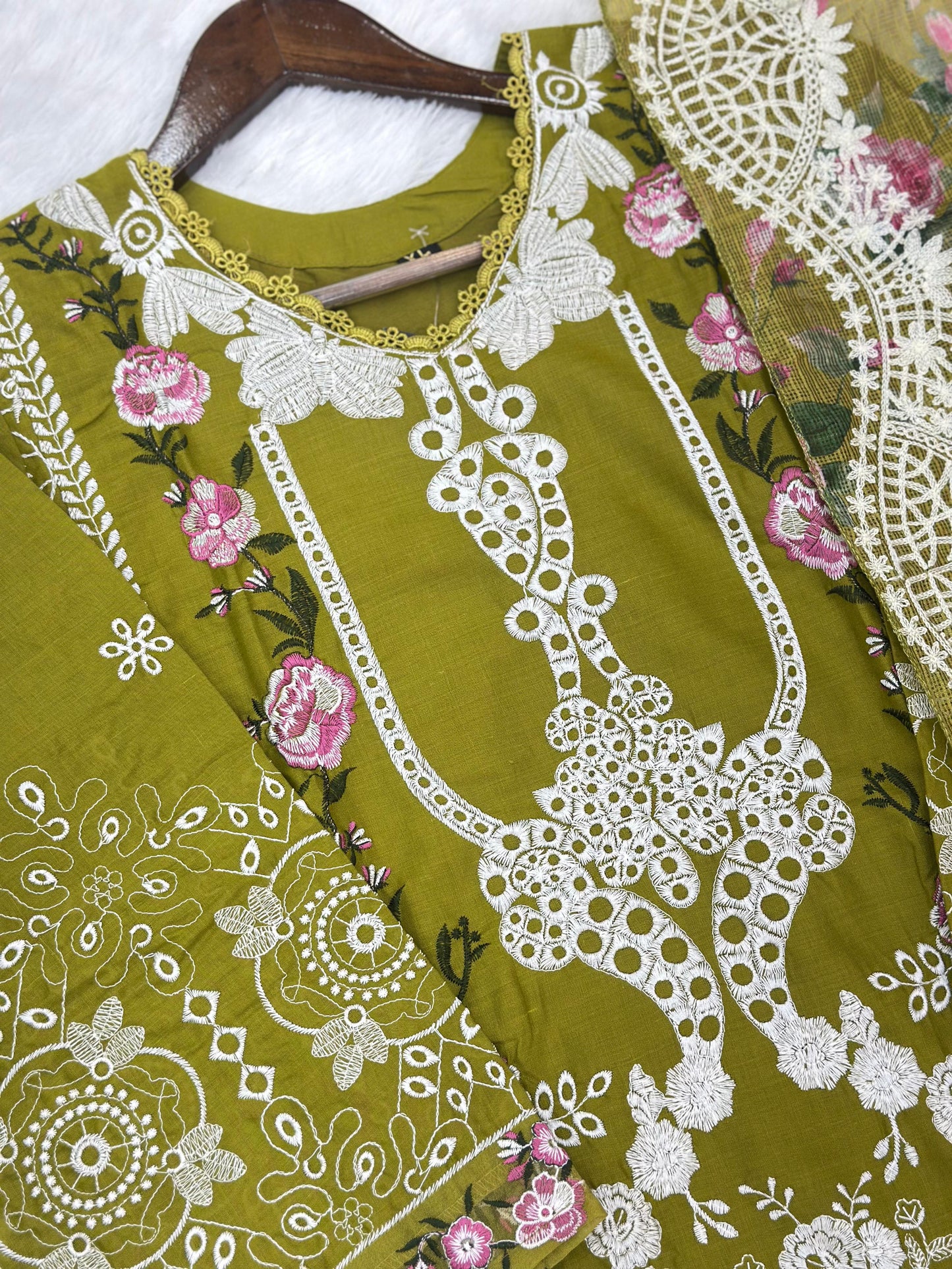 821 Pakistani Lawn Cotton Suit