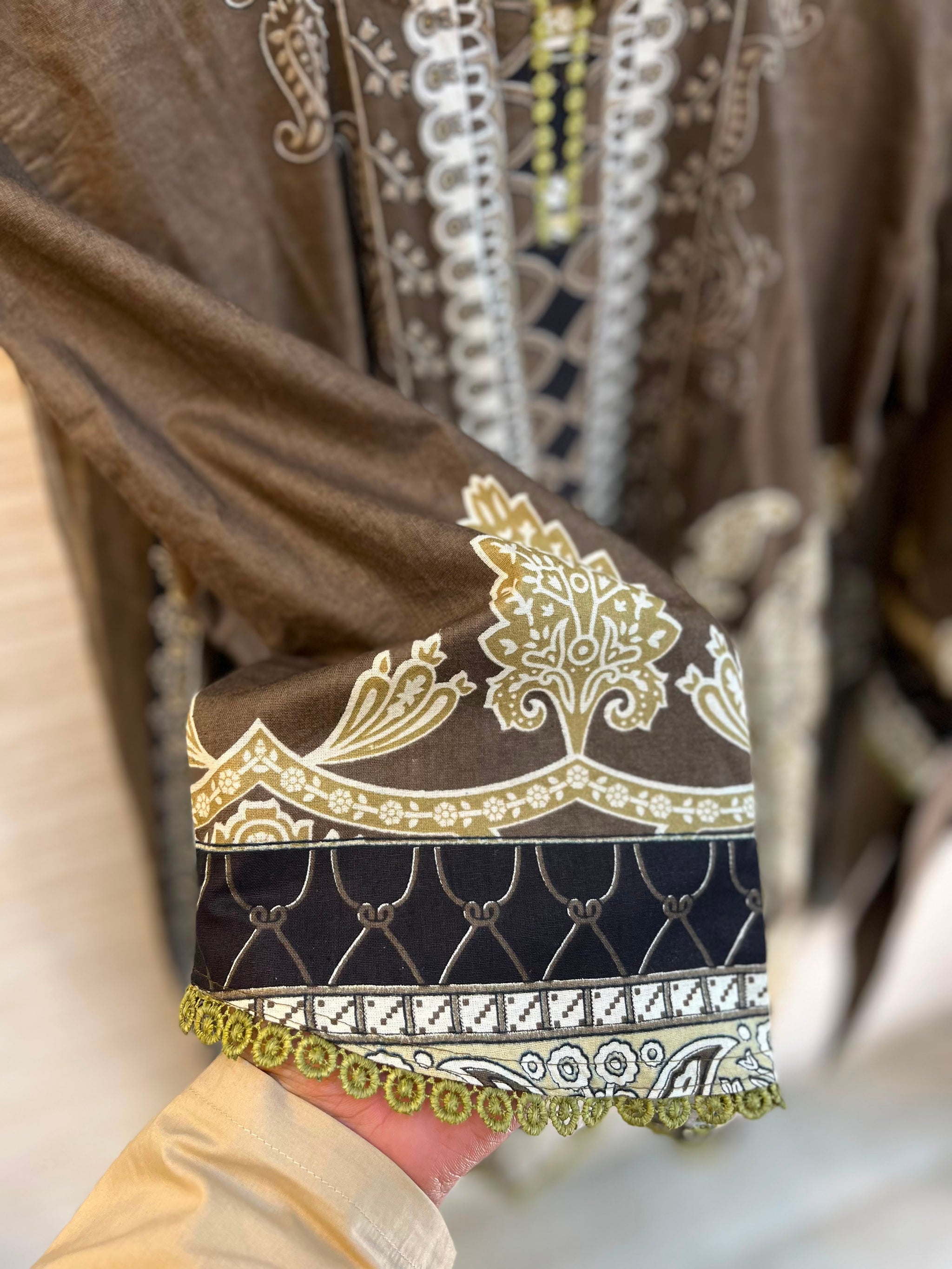 1084 Pakistani Printed Suit