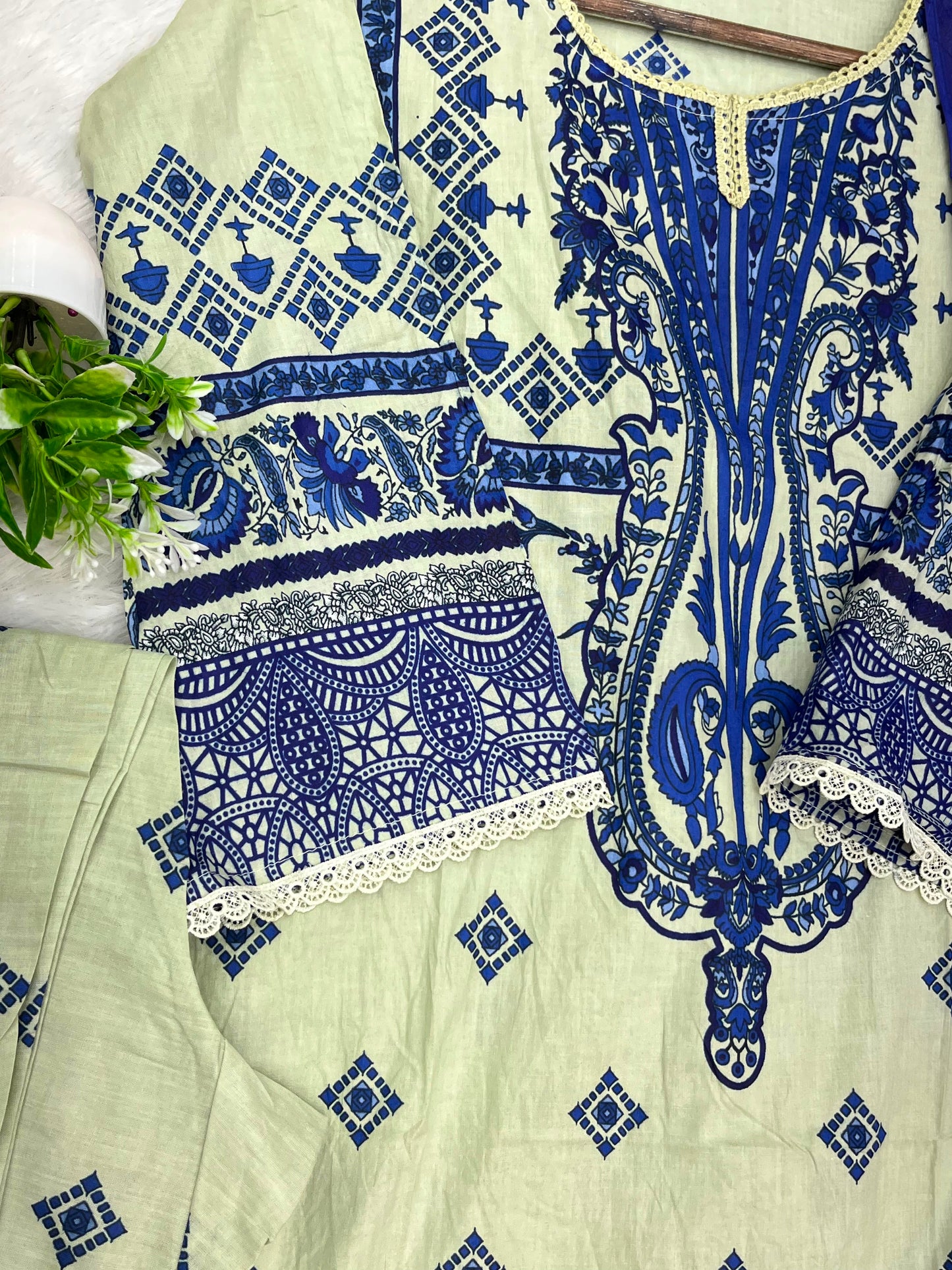 1247 Pakistani Printed Suit