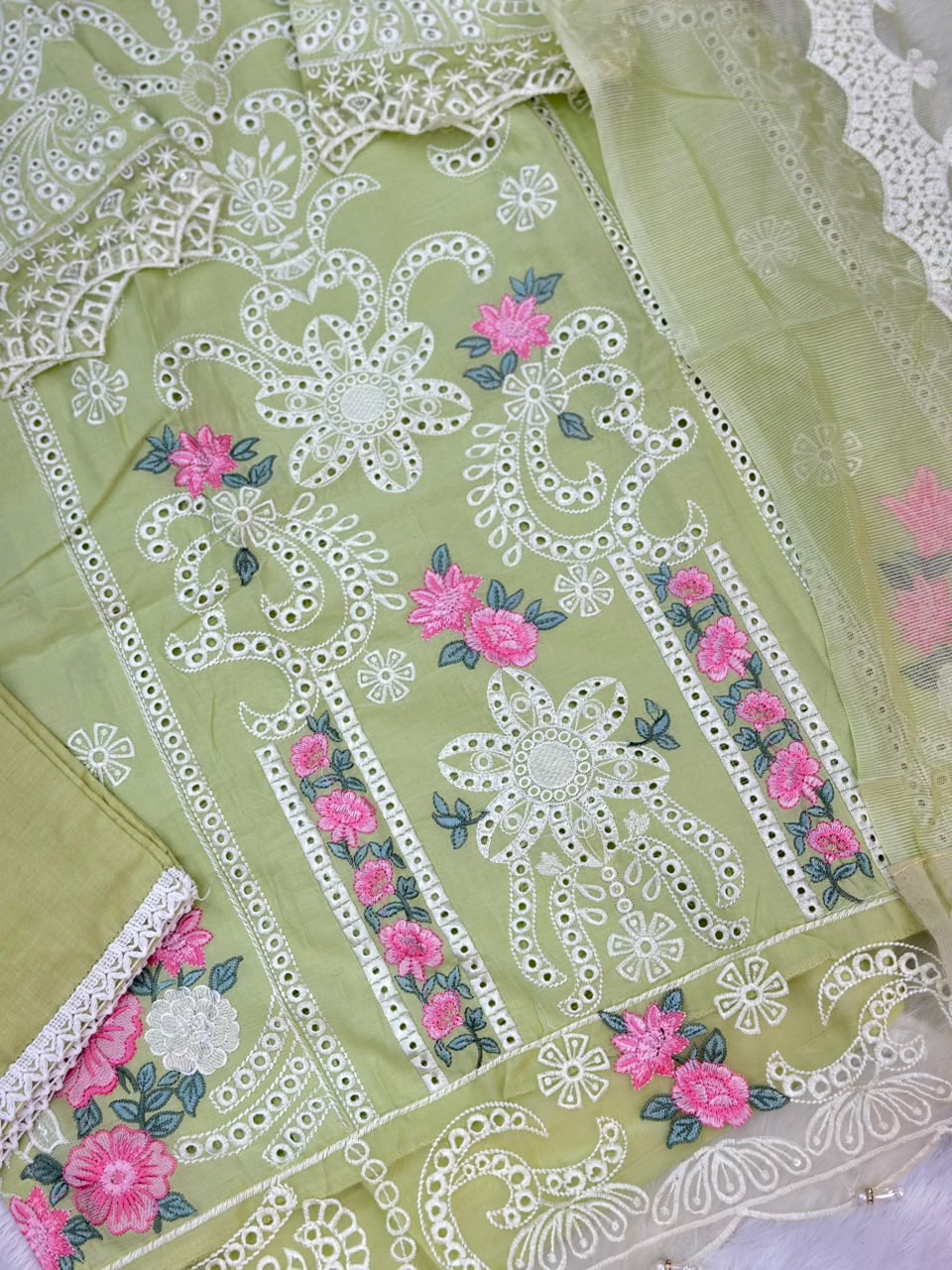 717 Pakistani Heavy Lawn Suit