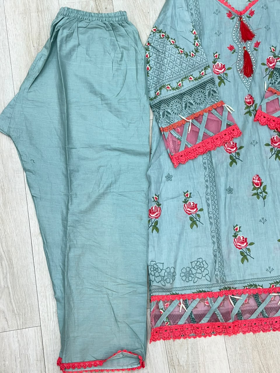 1500 Pakistani Embroidered Suit