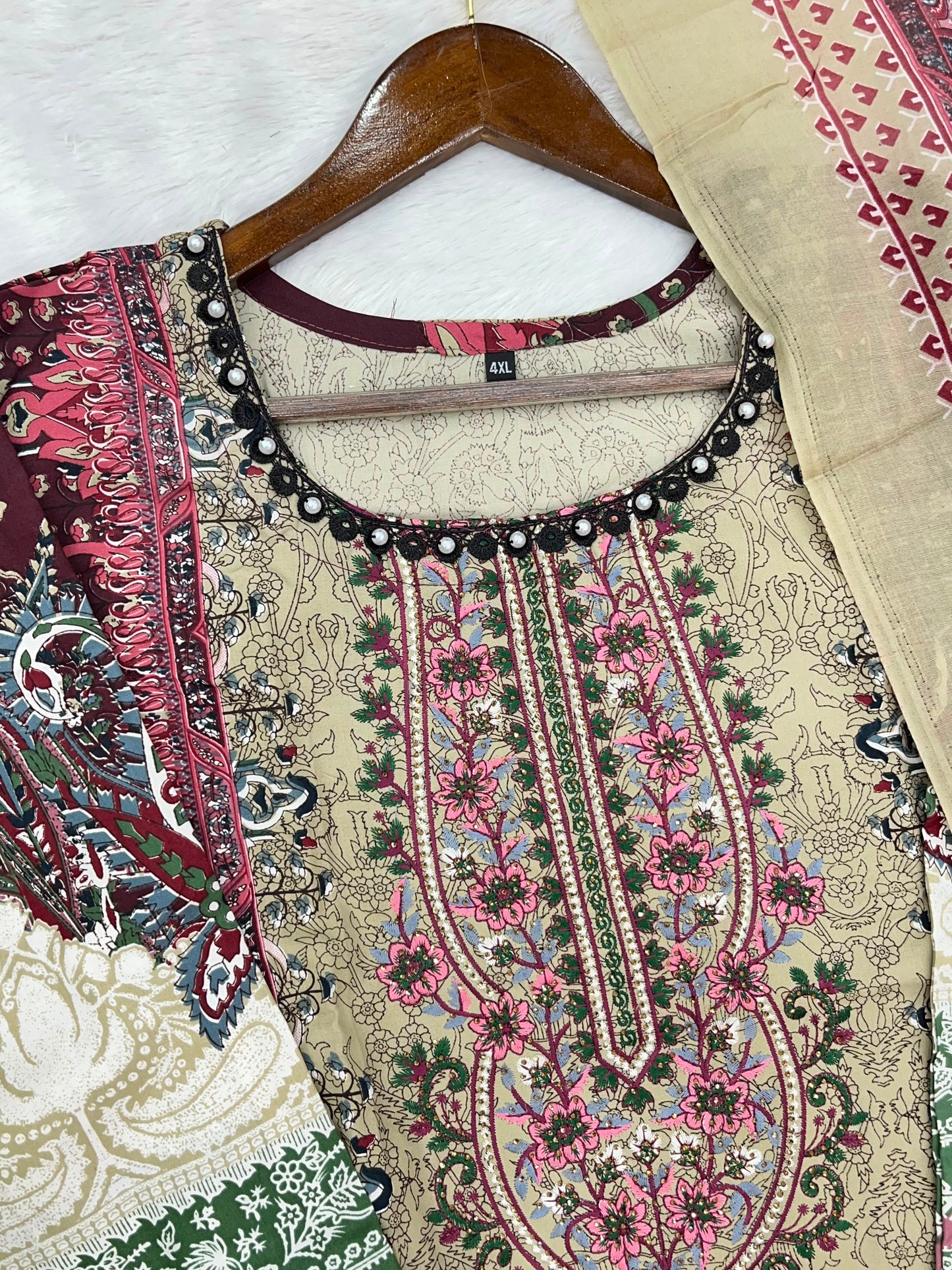 1302 Pakistani Embroidered Suit - Vandana Aarzu