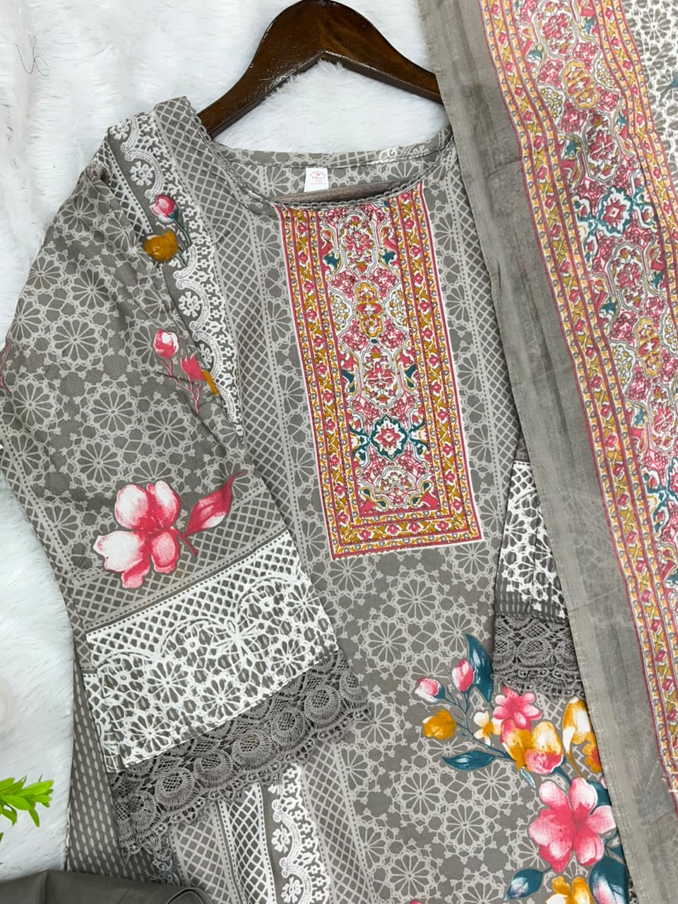 1268 Pakistani Printed Suit