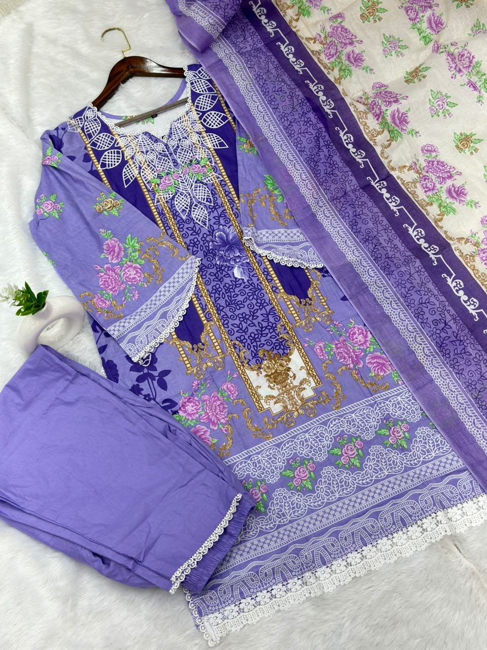 936 Pakistani Embroidered Suit