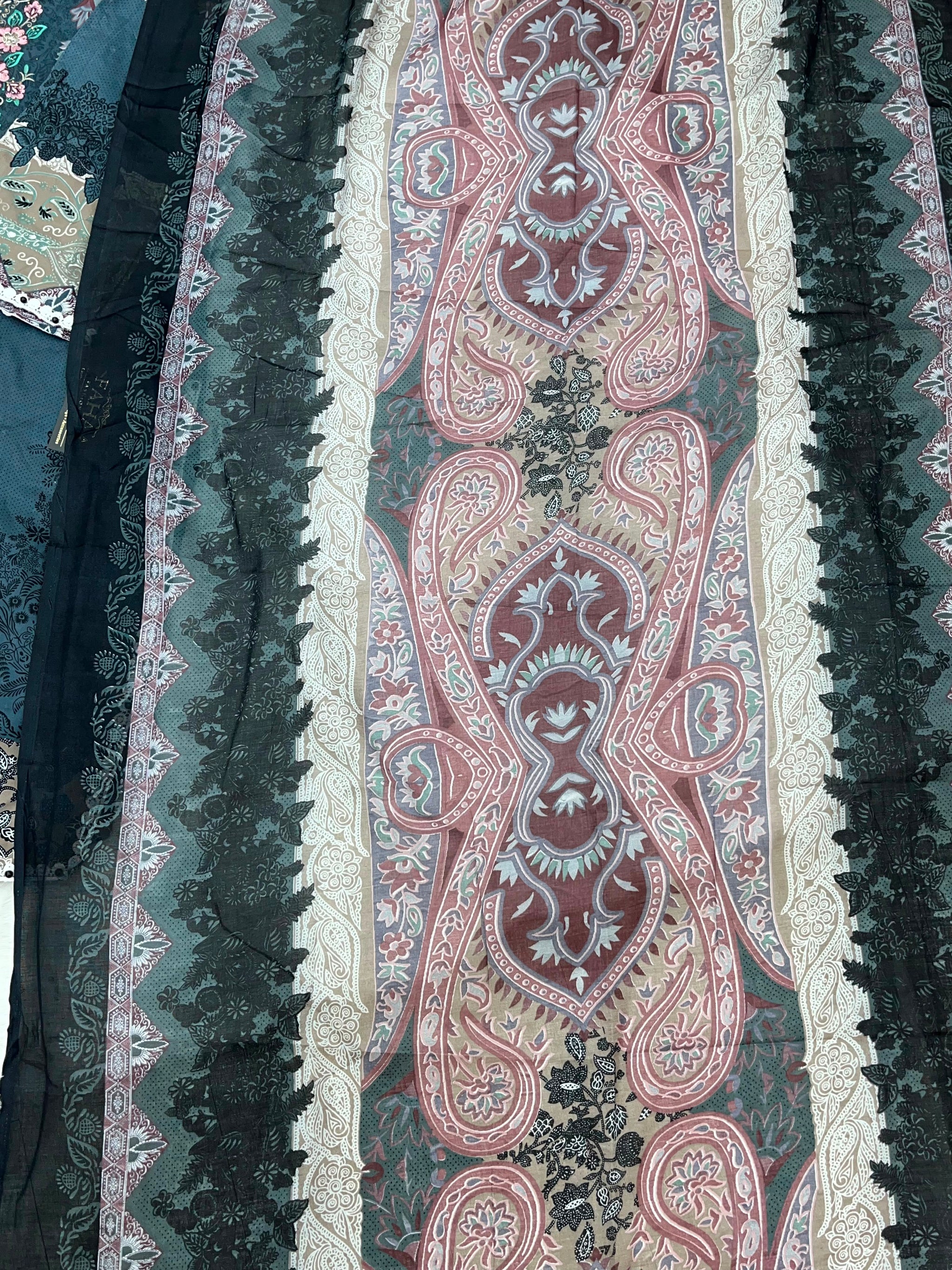 1308 Pakistani Embroidered Suit - Vandana Aarzu