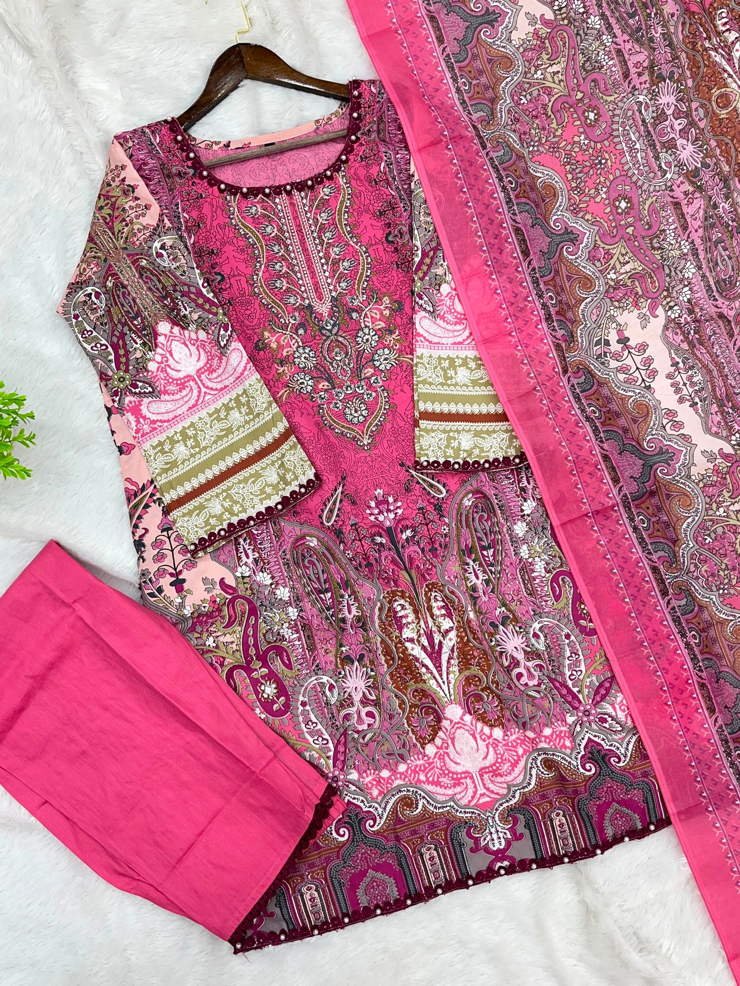 1309 Pakistani Embroidered Suit - Vandana Aarzu