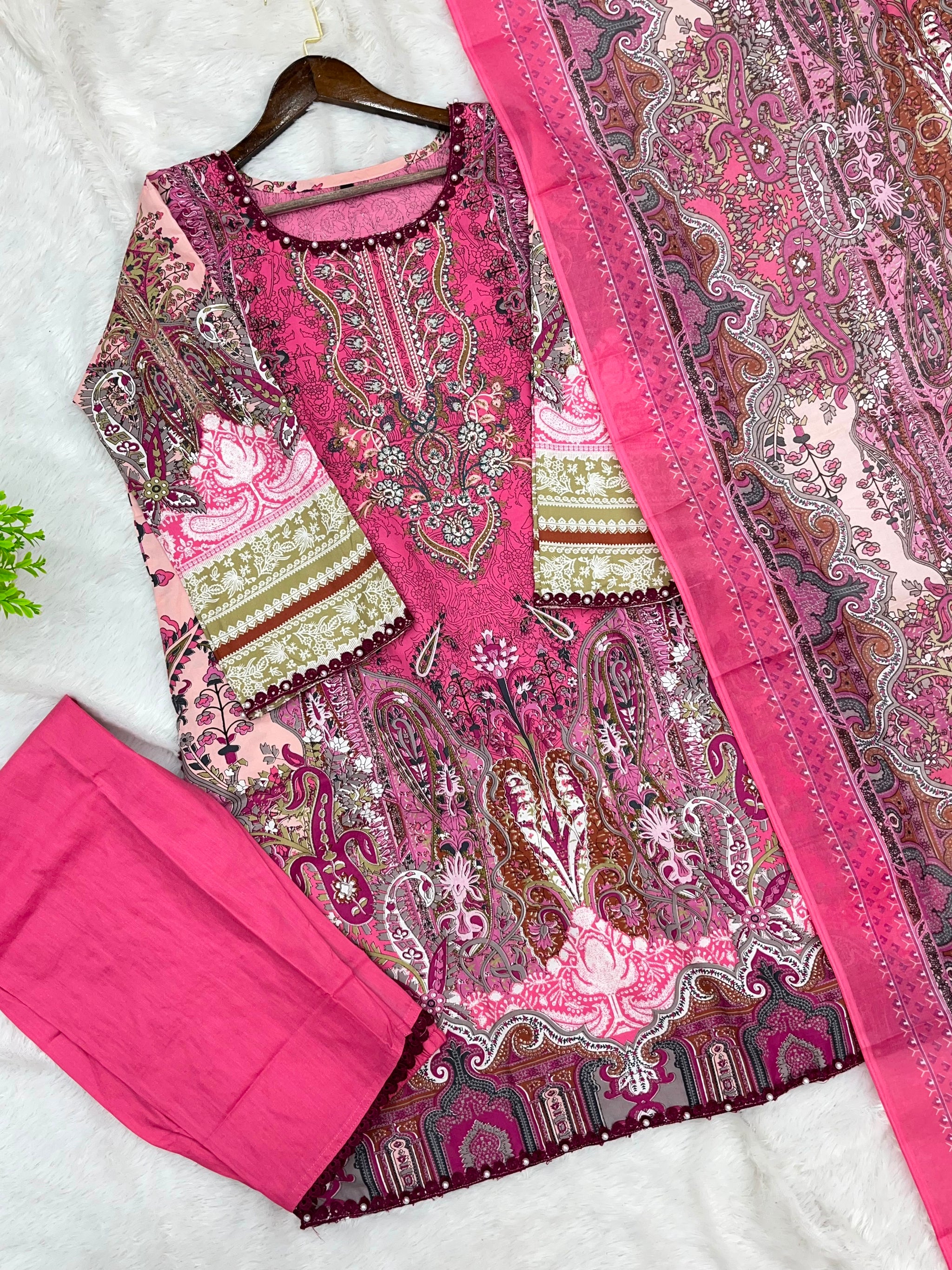 1309 Pakistani Embroidered Suit - Vandana Aarzu
