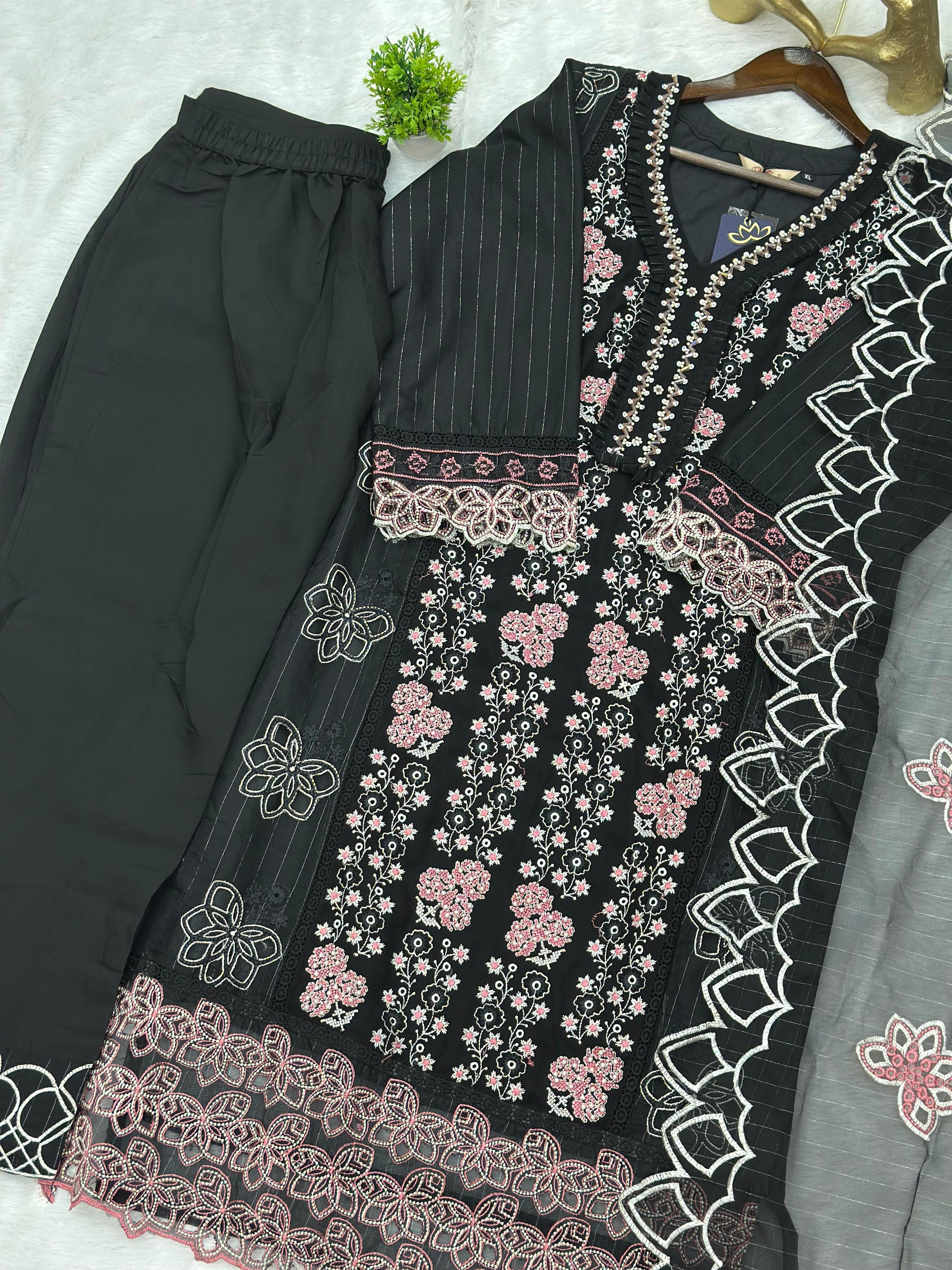 695 Motifz Party-wear