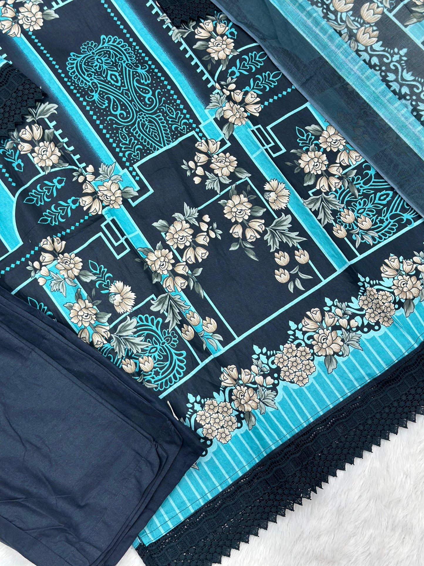 1079 Pakistani Printed Suit