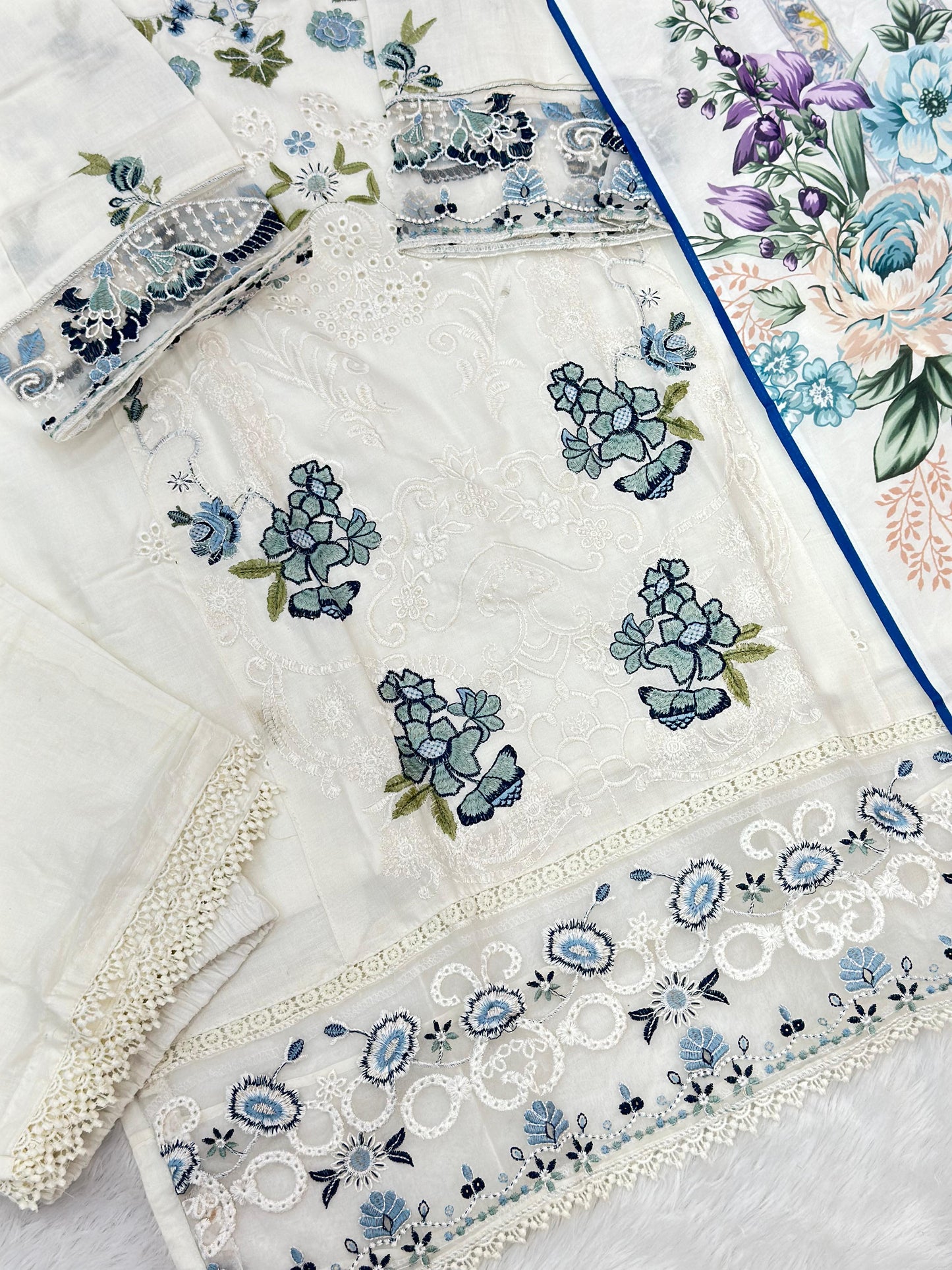 827 Pakistani Lawn Cotton Suit