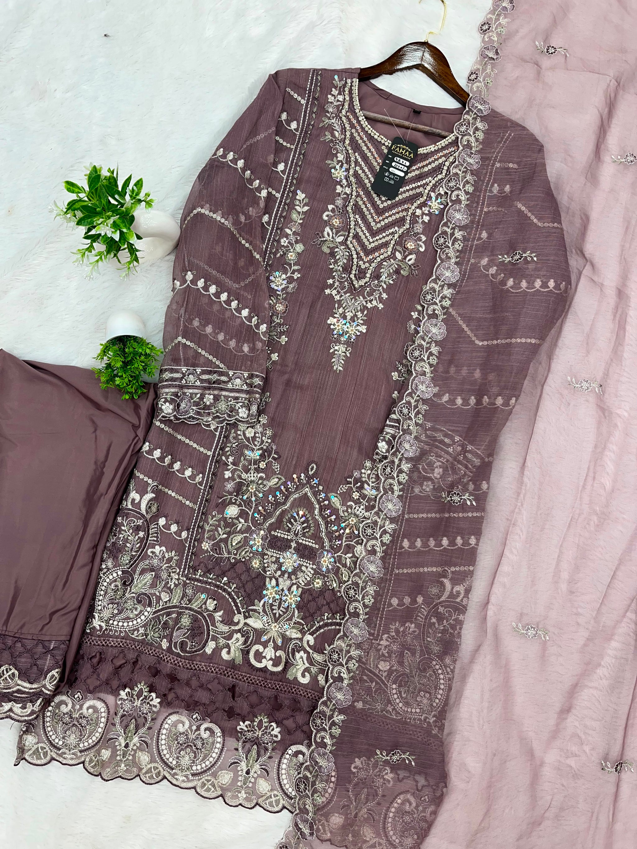 1153 Premium Pakistani Partywear