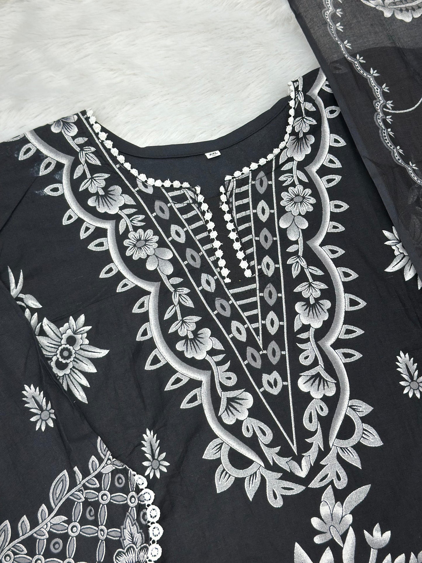 1076 Pakistani Printed Suit