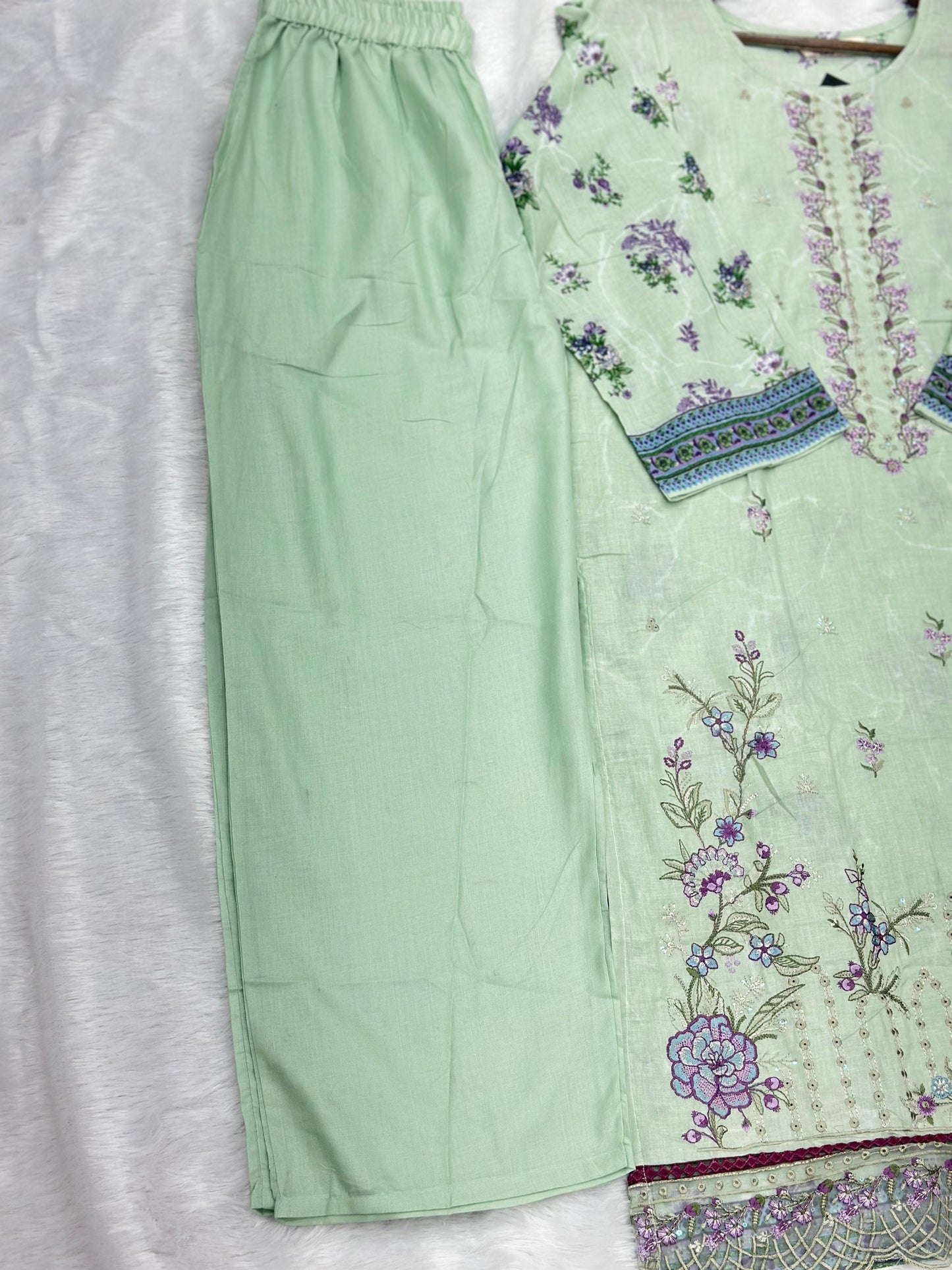 683 Pakistani Lawn Suit