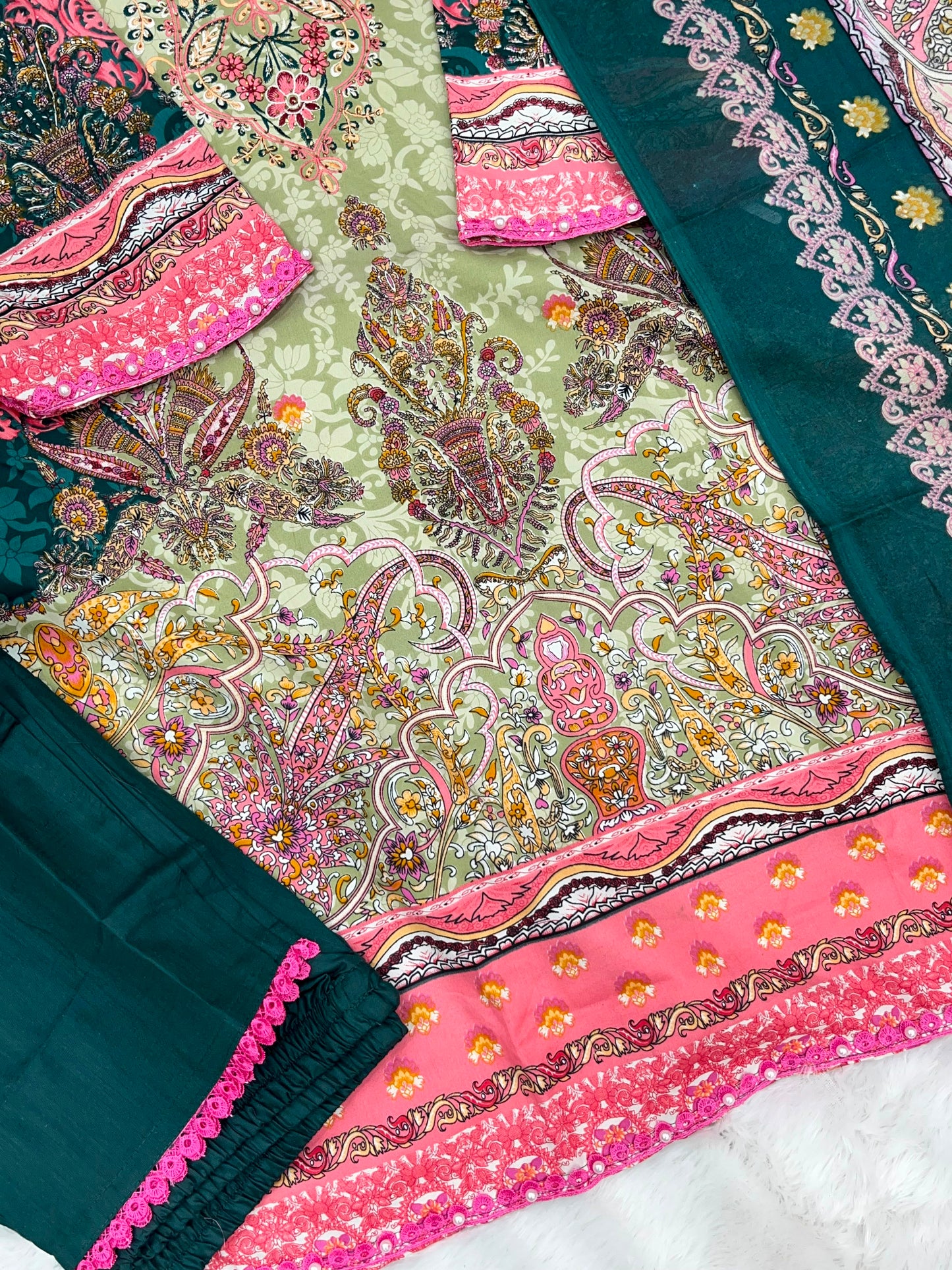 1304 Pakistani Embroidered Suit - Vandana Aarzu