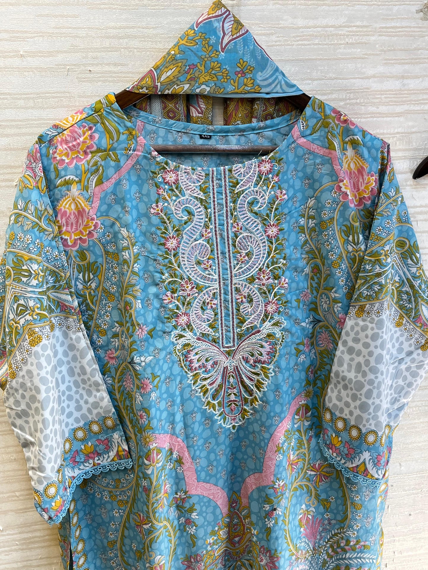 1352 Pakistani Embroidered Suit