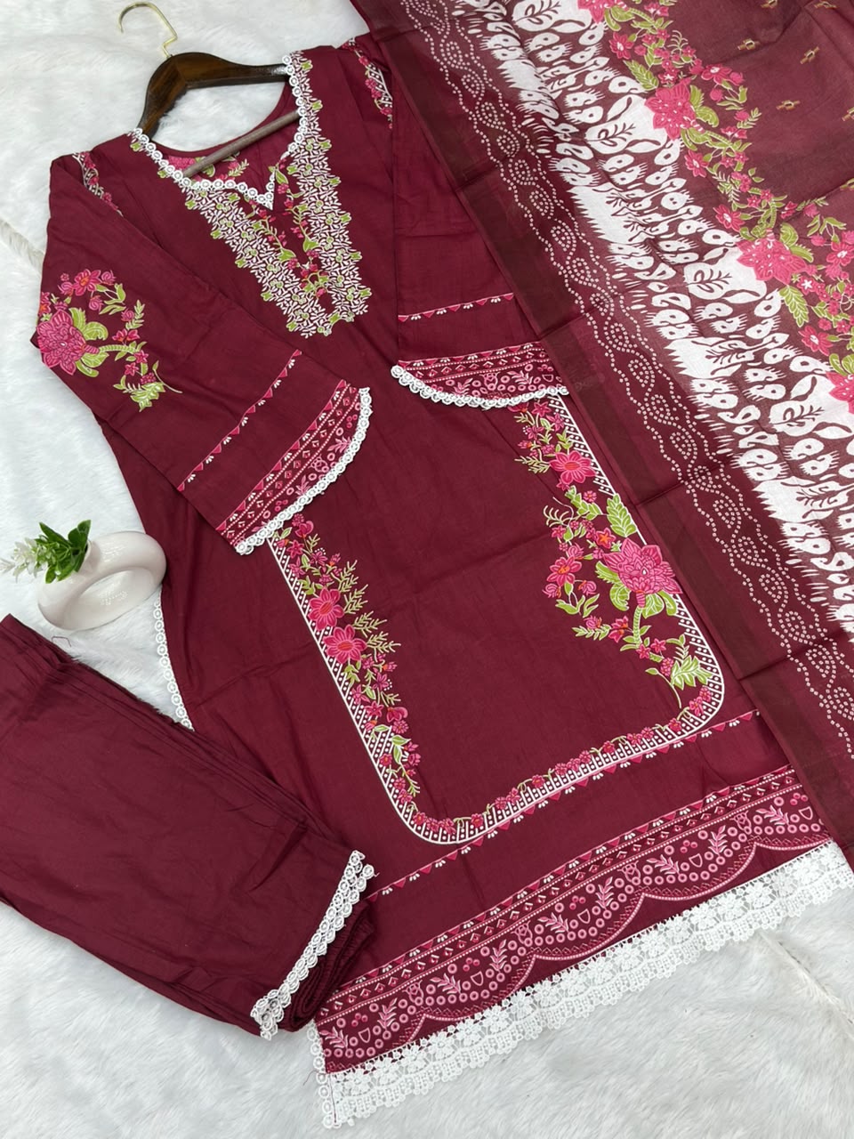 939 Pakistani Embroidered Suit