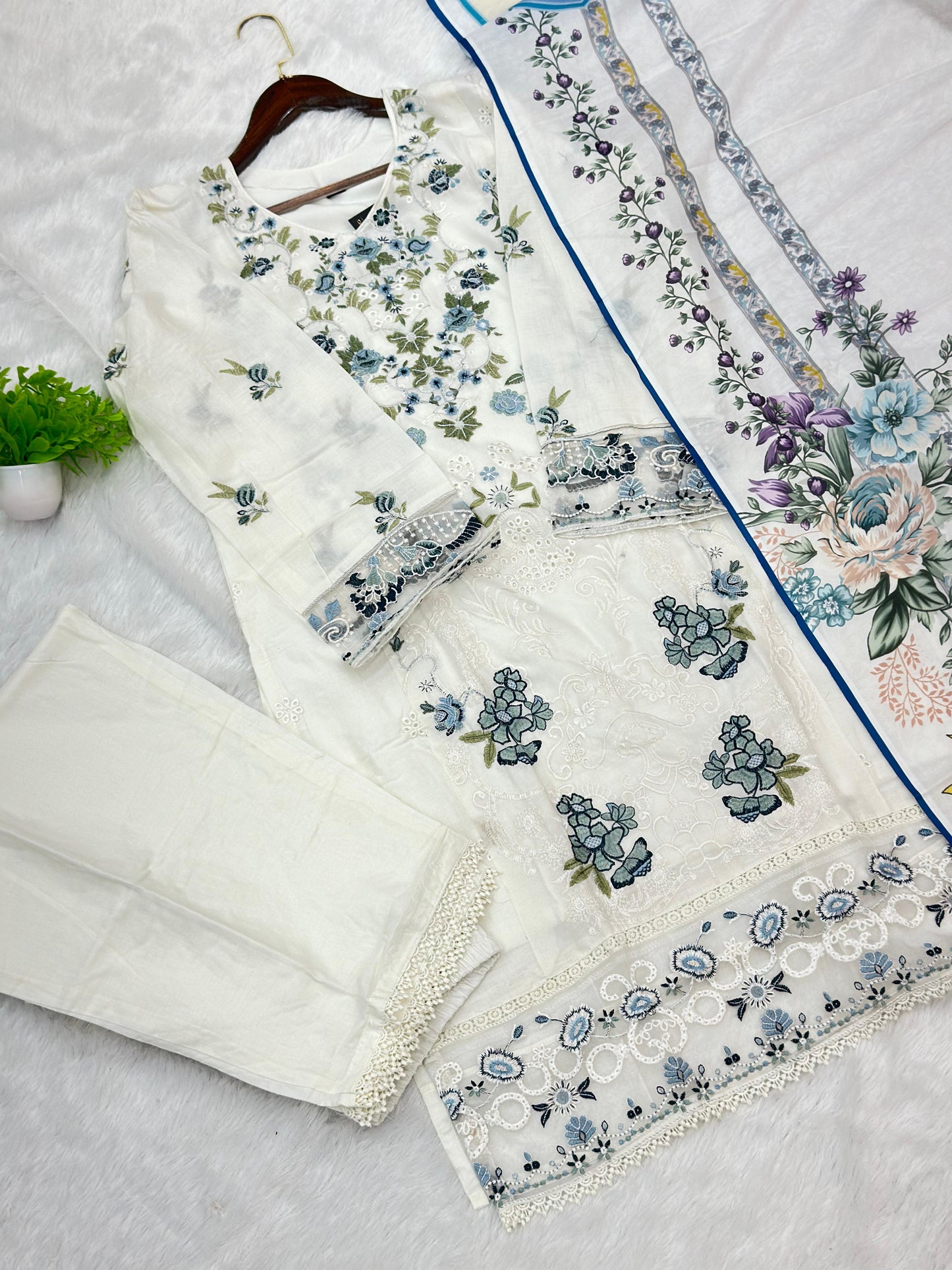 827 Pakistani Lawn Cotton Suit