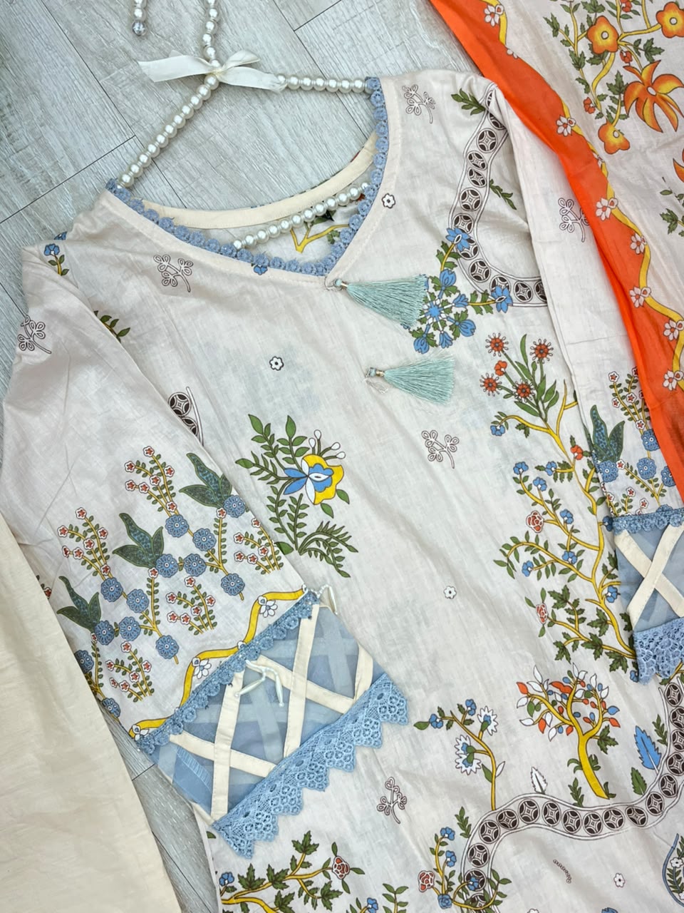 1502 Pakistani Embroidered Suit