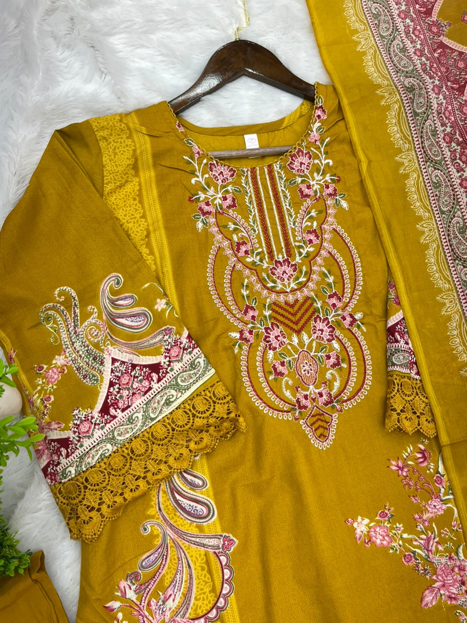 1228 Pakistani Embroidered Suit