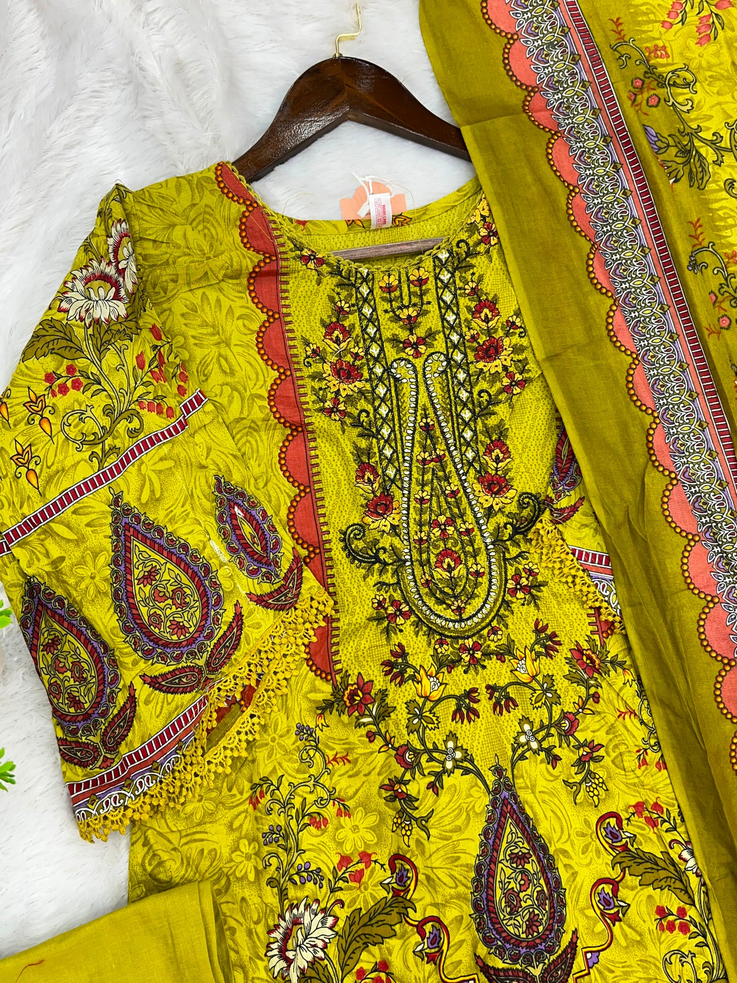 1221 Pakistani Embroidered Suit