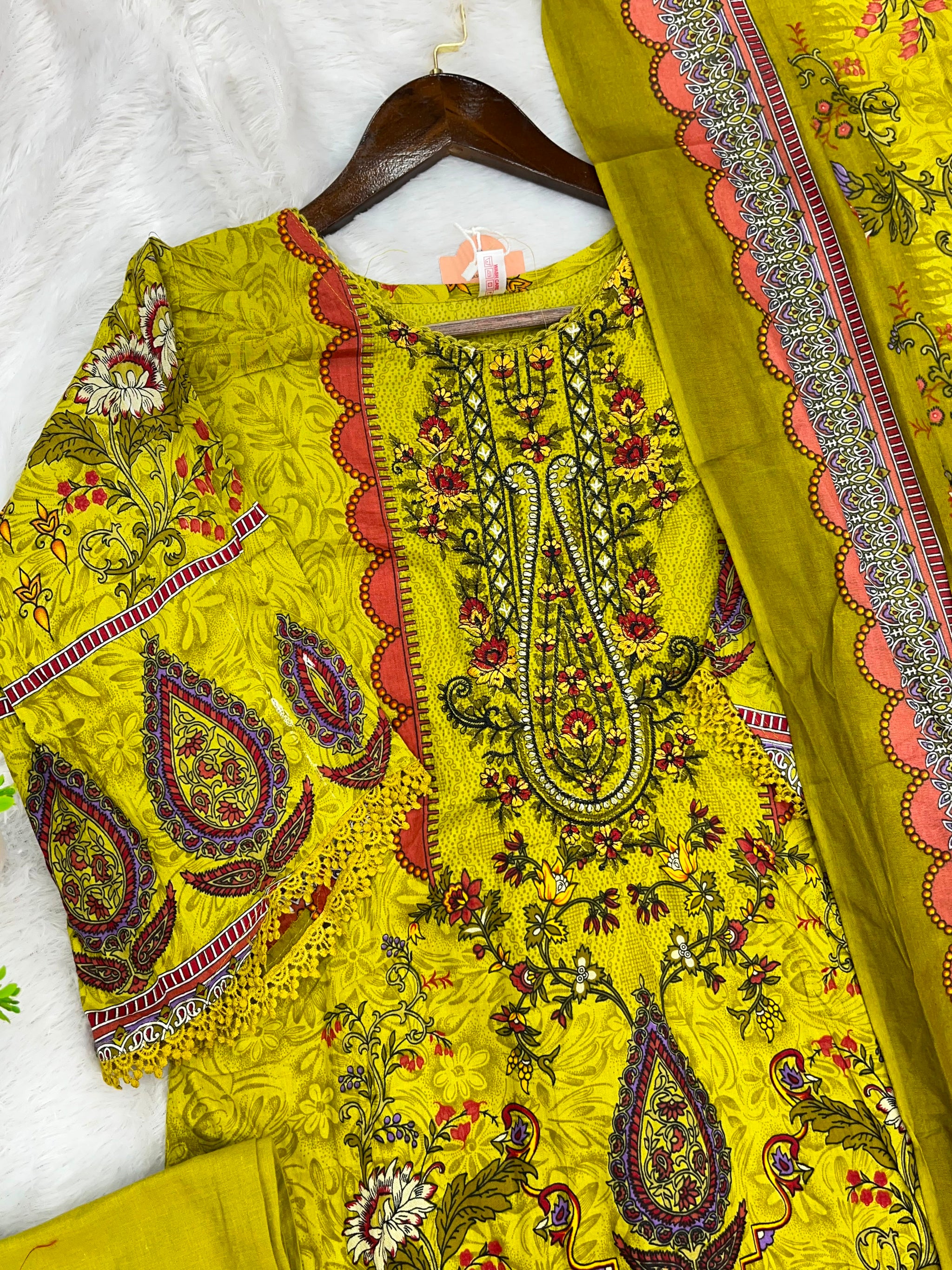1221 Pakistani Embroidered Suit