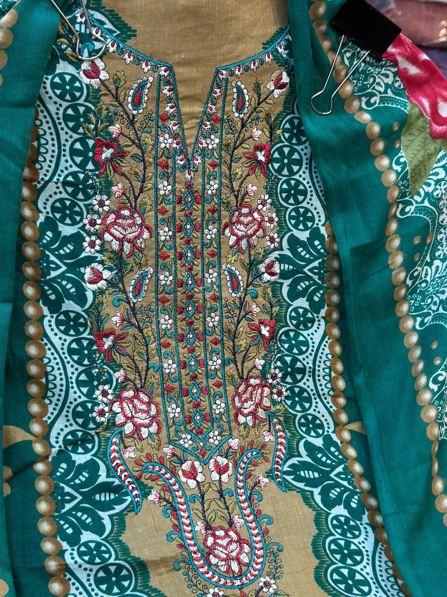 541 Pakistani Unstitched suit