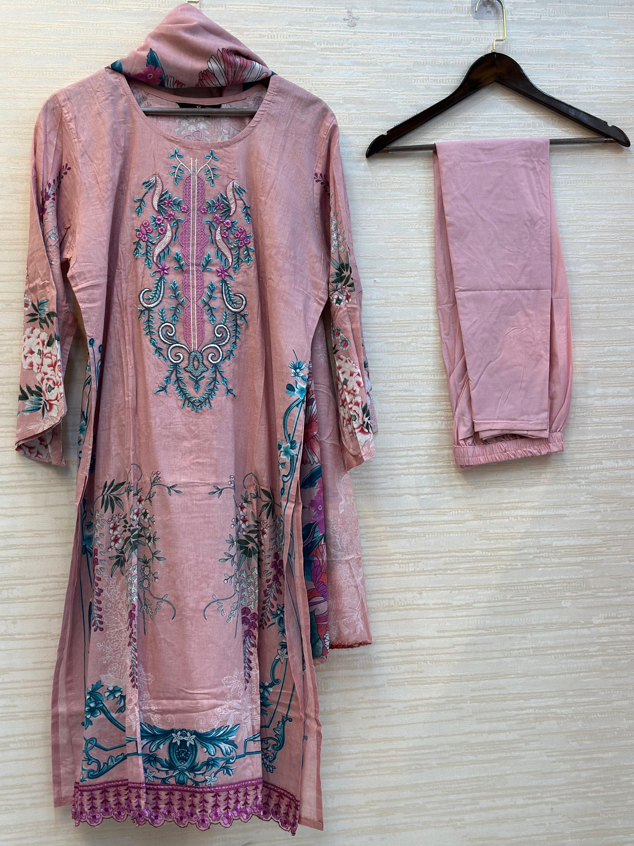 375 Own Customised Lawn Cotton