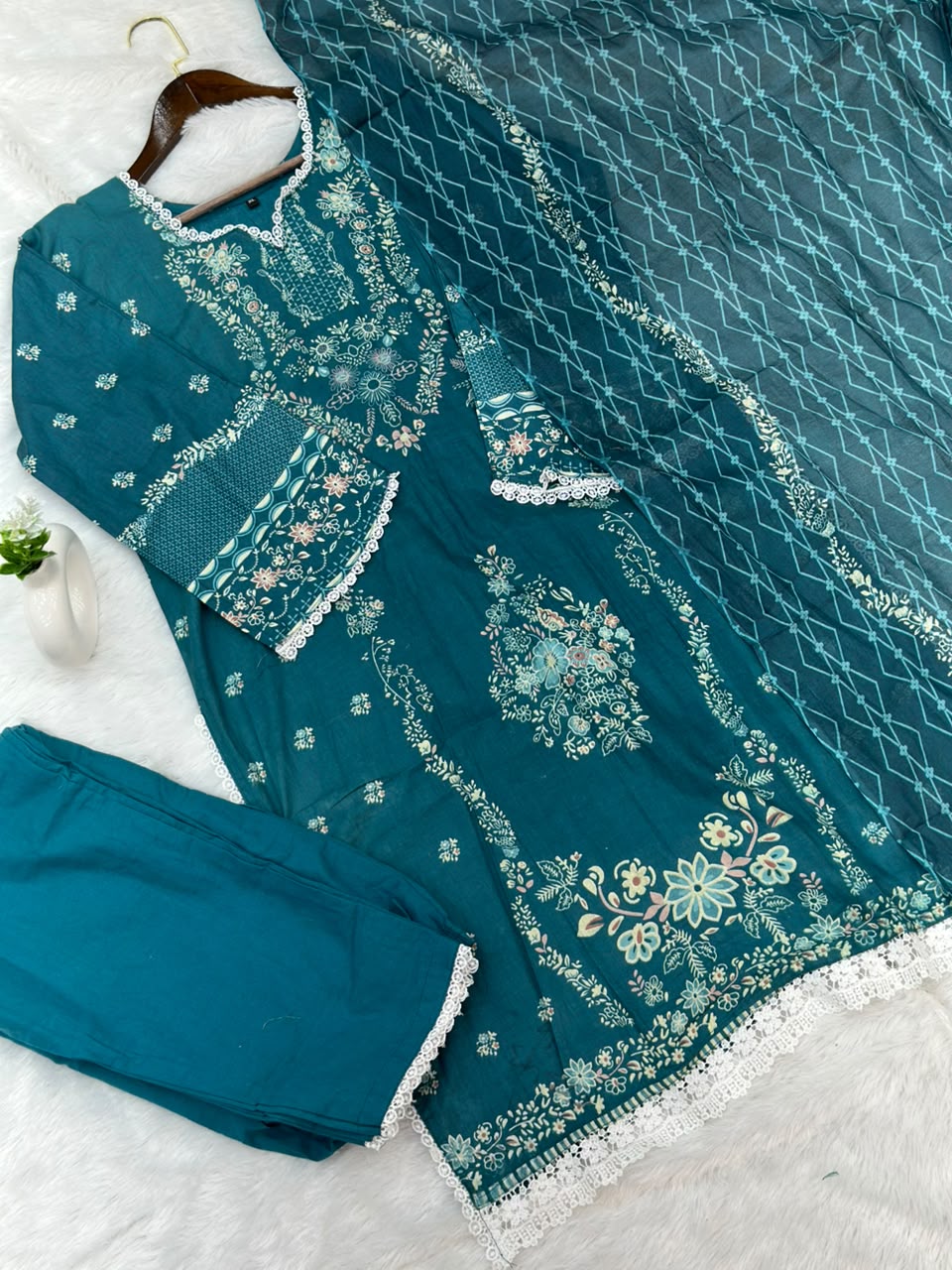 932 Pakistani Embroidered Suit