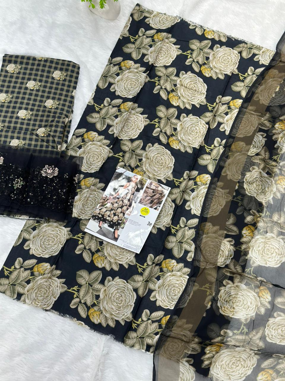 882Unstitched OG Maria.B Mprints 3pc lawn suit