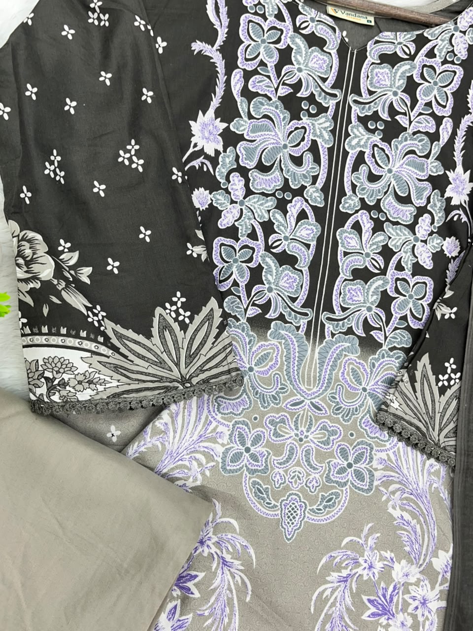 1272 Pakistani Printed Suit