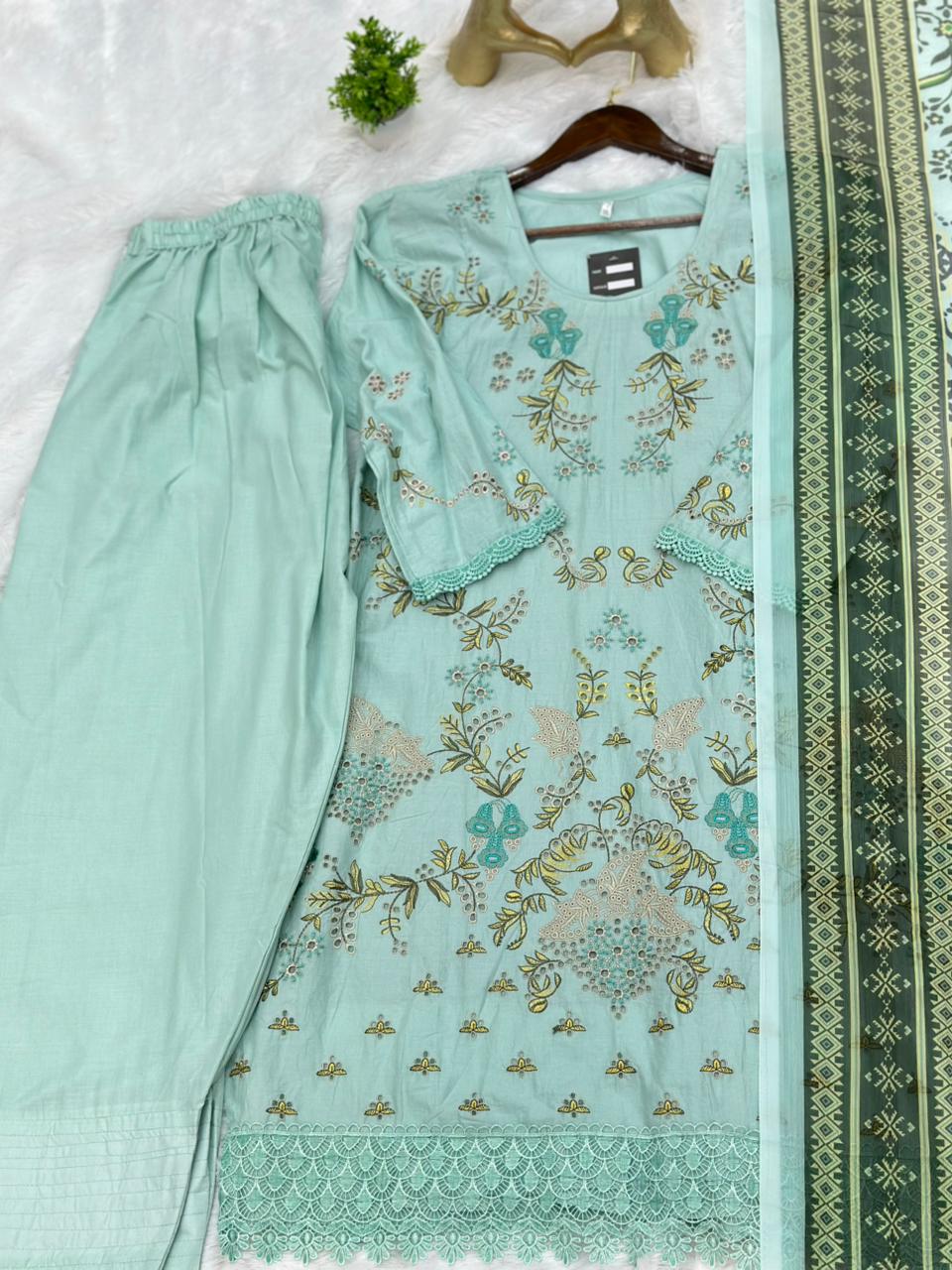 674 Pakistani Lawn Farshi Suit