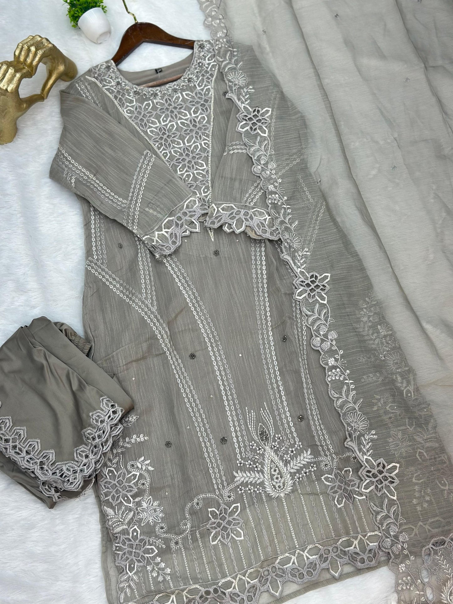 654 Pakistani Party Wear